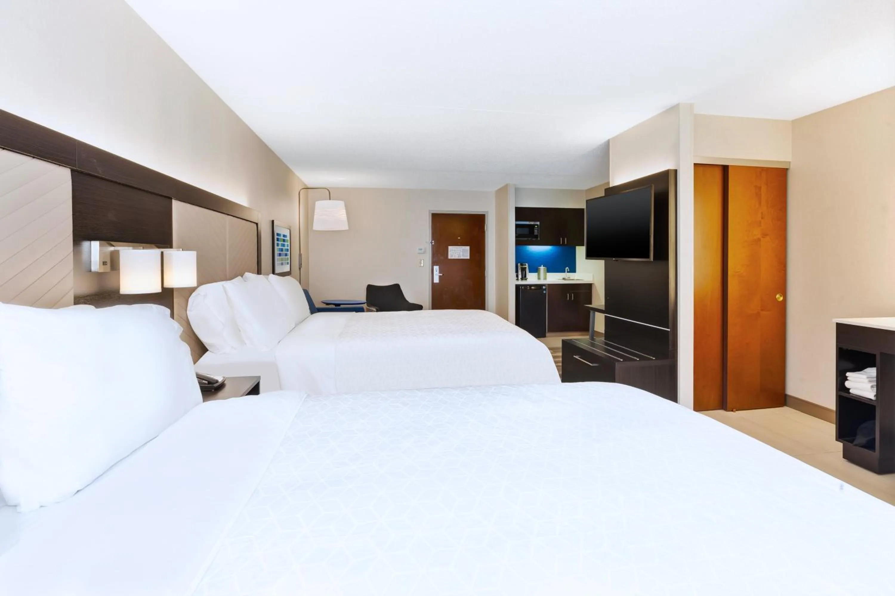Photo of the whole room, Bed in Holiday Inn Express Blacksburg by IHG