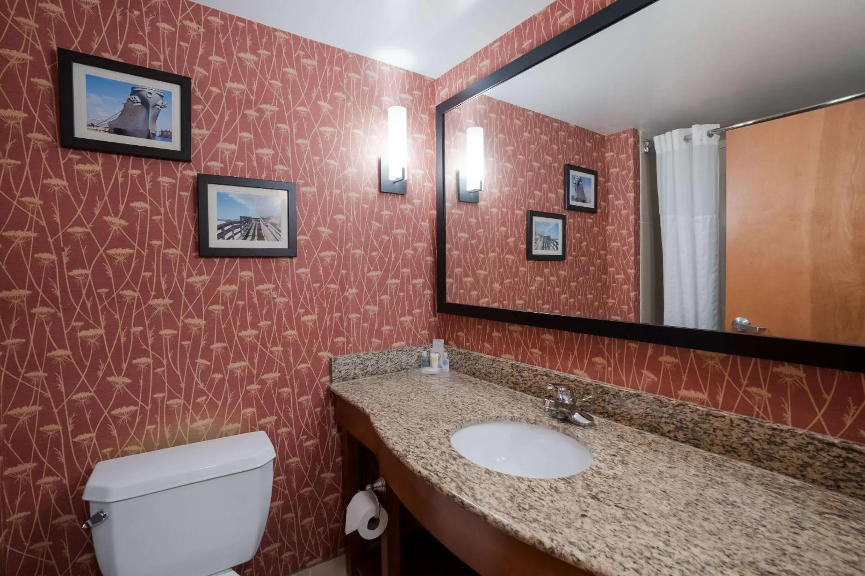 Bedroom in Comfort Suites Suffolk - Chesapeake Bedroom in Comfort Suites Suffolk - Chesapeake