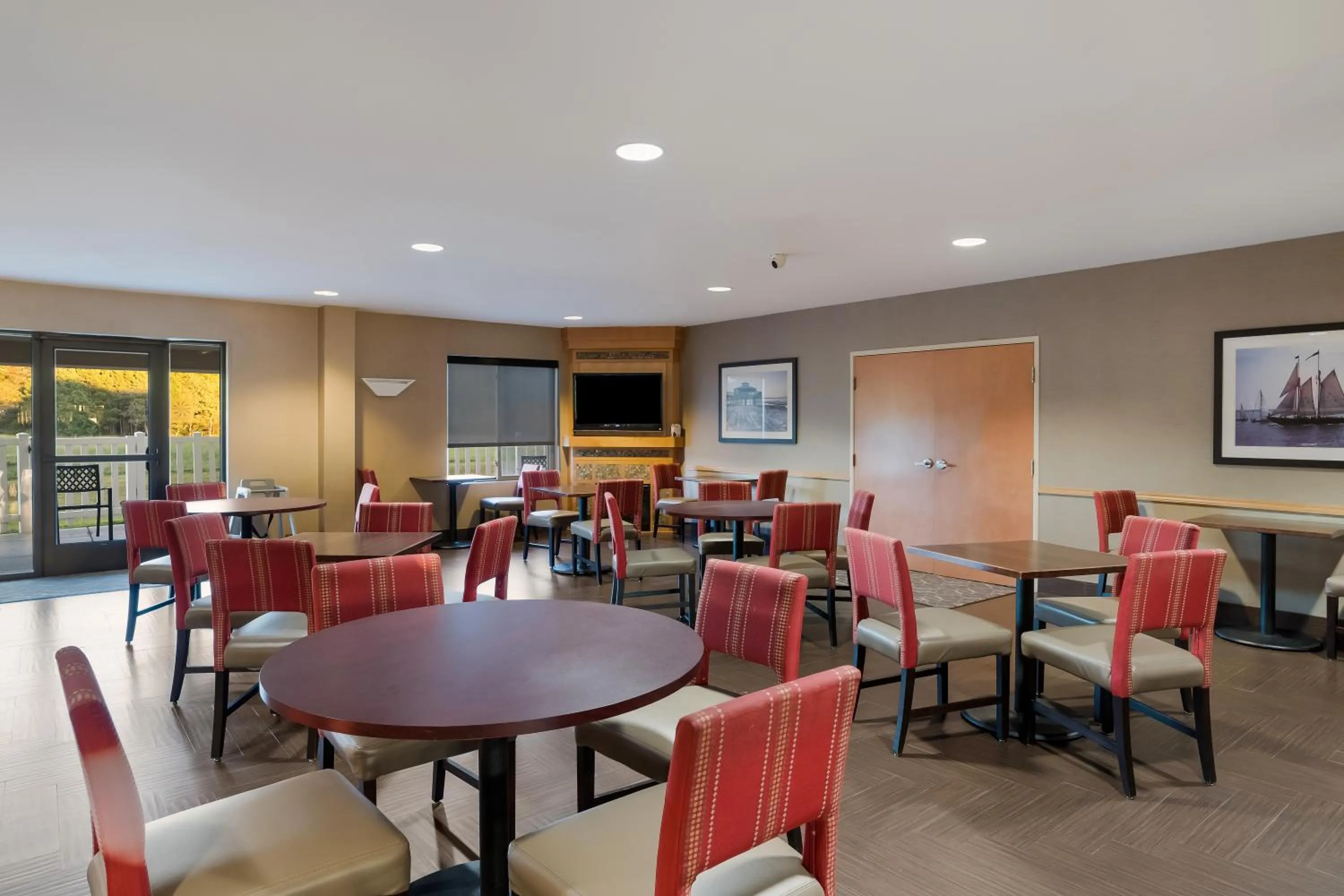 Breakfast in Comfort Suites Suffolk - Chesapeake