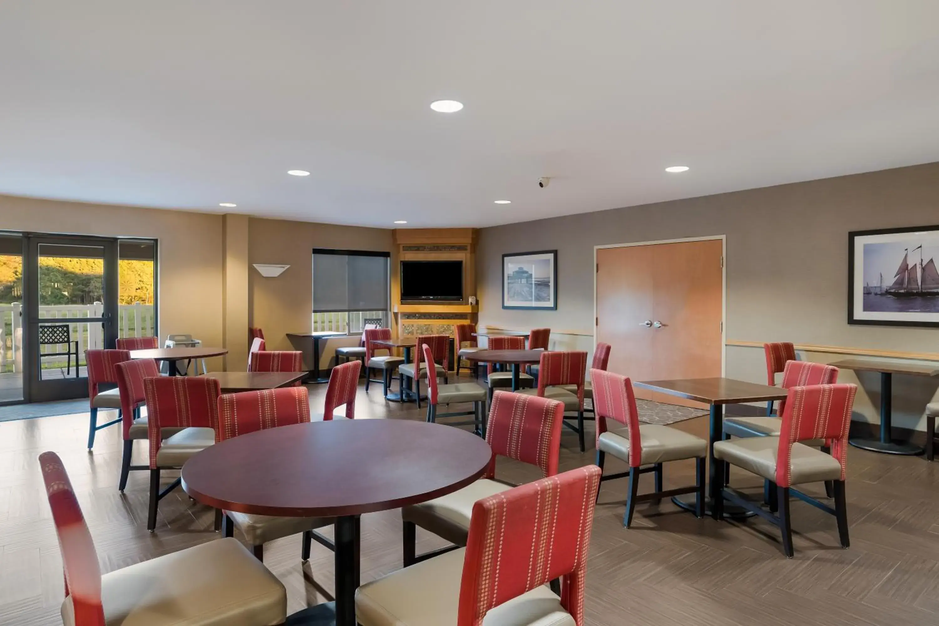 Breakfast in Comfort Suites Suffolk - Chesapeake Breakfast in Comfort Suites Suffolk - Chesapeake