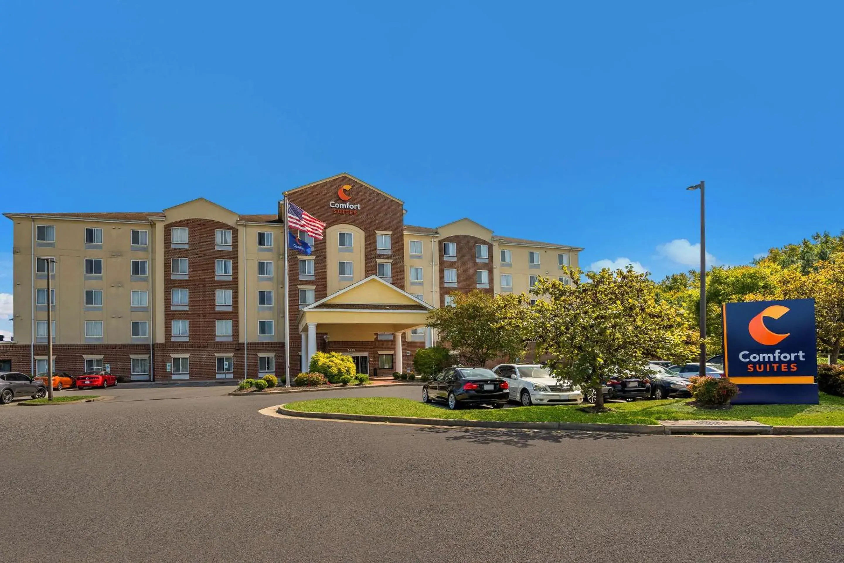 Property building in Comfort Suites Suffolk - Chesapeake Property building in Comfort Suites Suffolk - Chesapeake