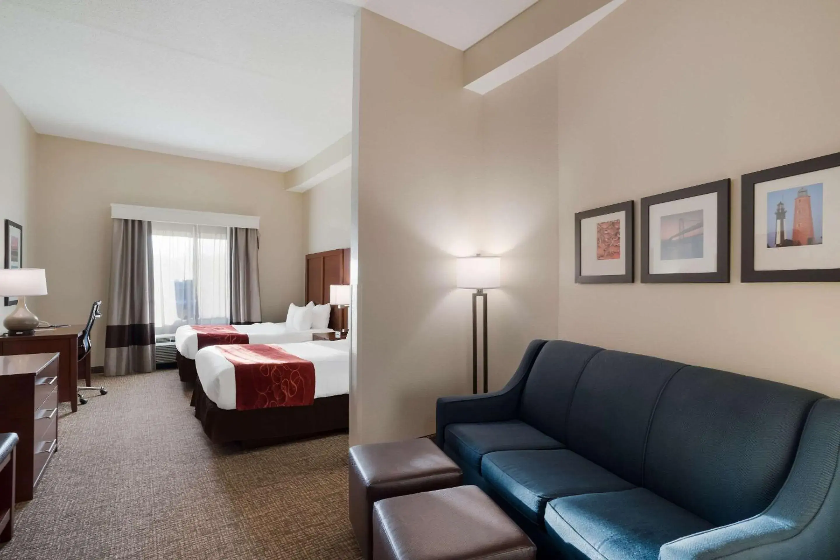 Queen Suite with Two Queen Beds and Accessible Tub - Accessible/Non-Smoking in Comfort Suites Suffolk - Chesapeake Queen Suite with Two Queen Beds and Accessible Tub - Accessible/Non-Smoking in Comfort Suites Suffolk - Chesapeake