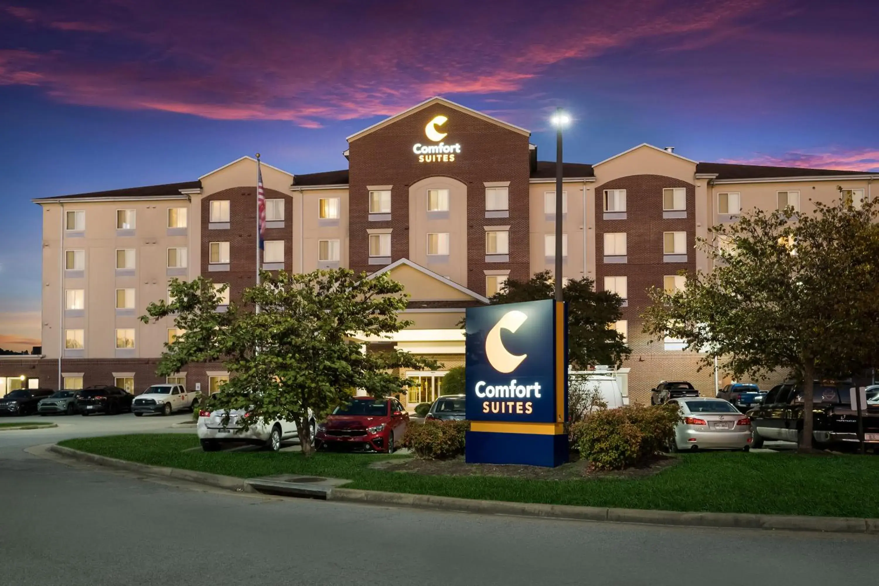 Property building in Comfort Suites Suffolk - Chesapeake Property building in Comfort Suites Suffolk - Chesapeake