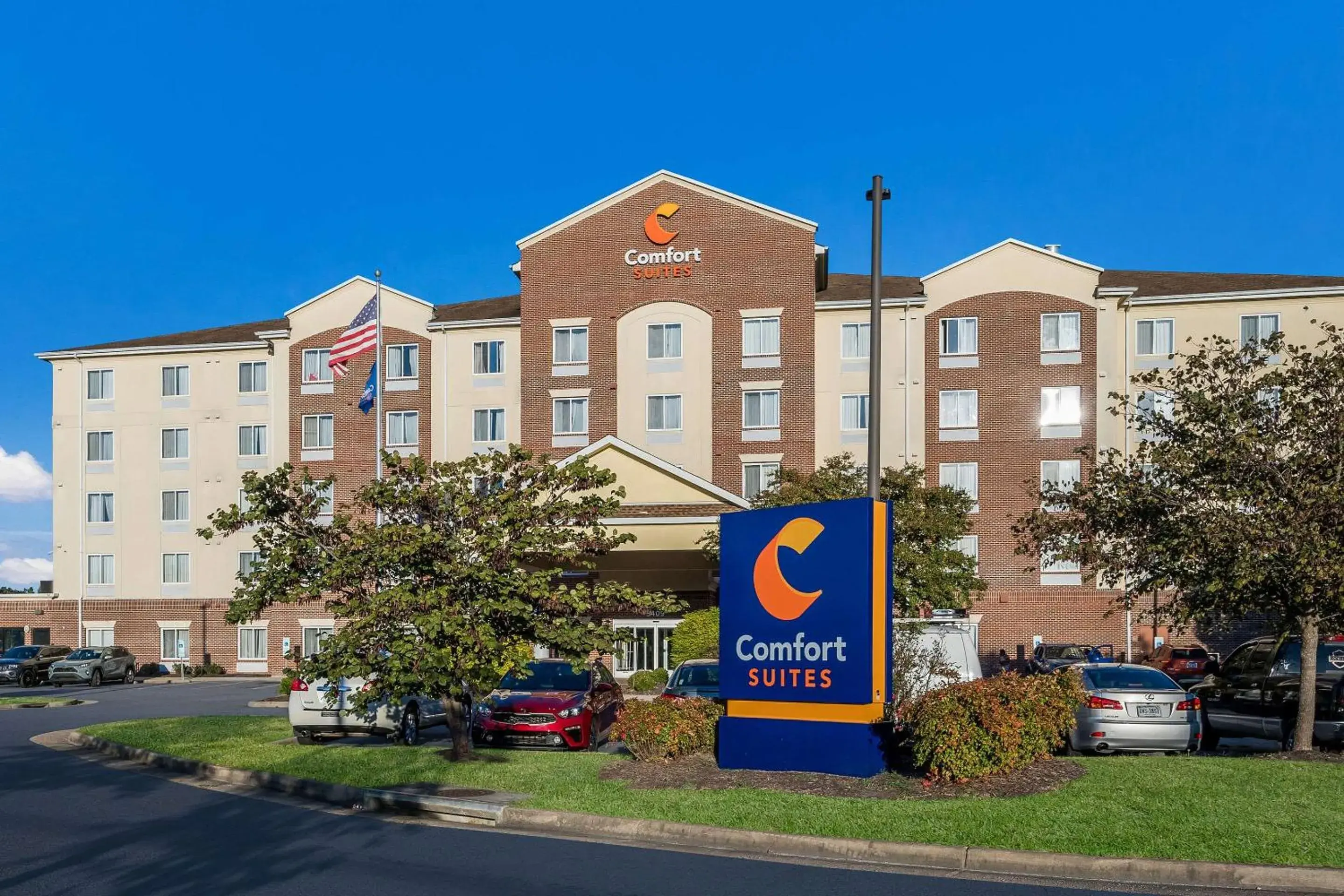 Property building in Comfort Suites Suffolk - Chesapeake Property building in Comfort Suites Suffolk - Chesapeake