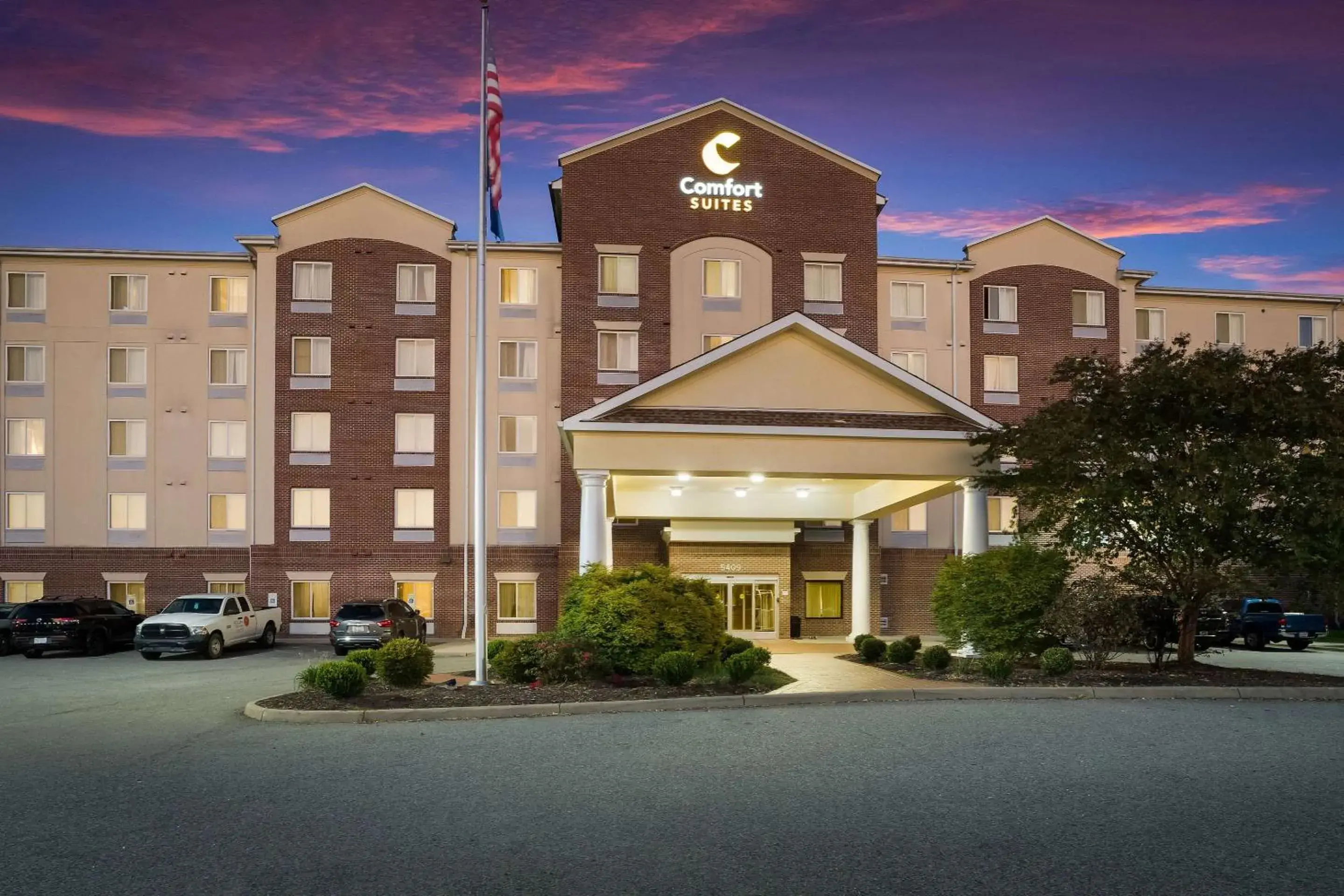 Property building in Comfort Suites Suffolk - Chesapeake Property building in Comfort Suites Suffolk - Chesapeake