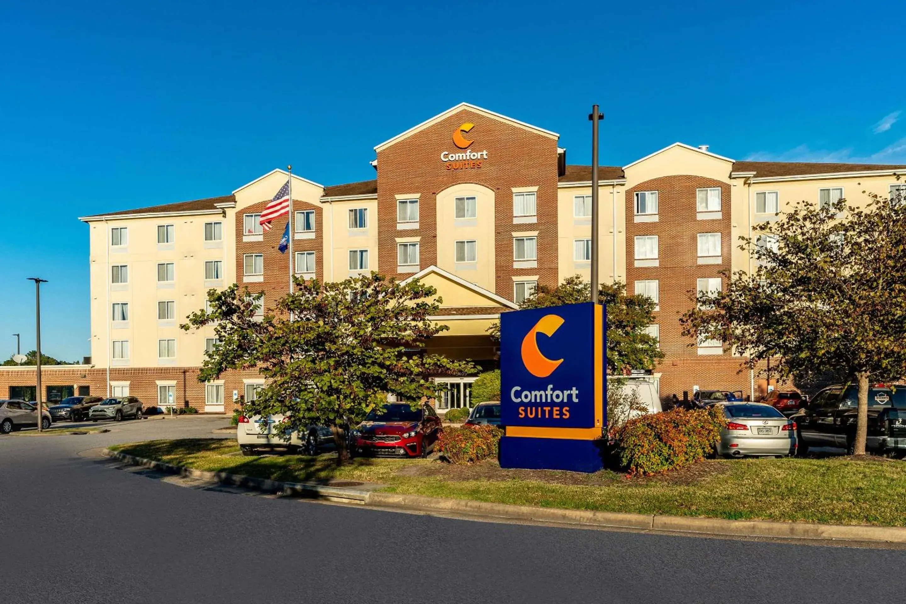 Property building in Comfort Suites Suffolk - Chesapeake Property building in Comfort Suites Suffolk - Chesapeake