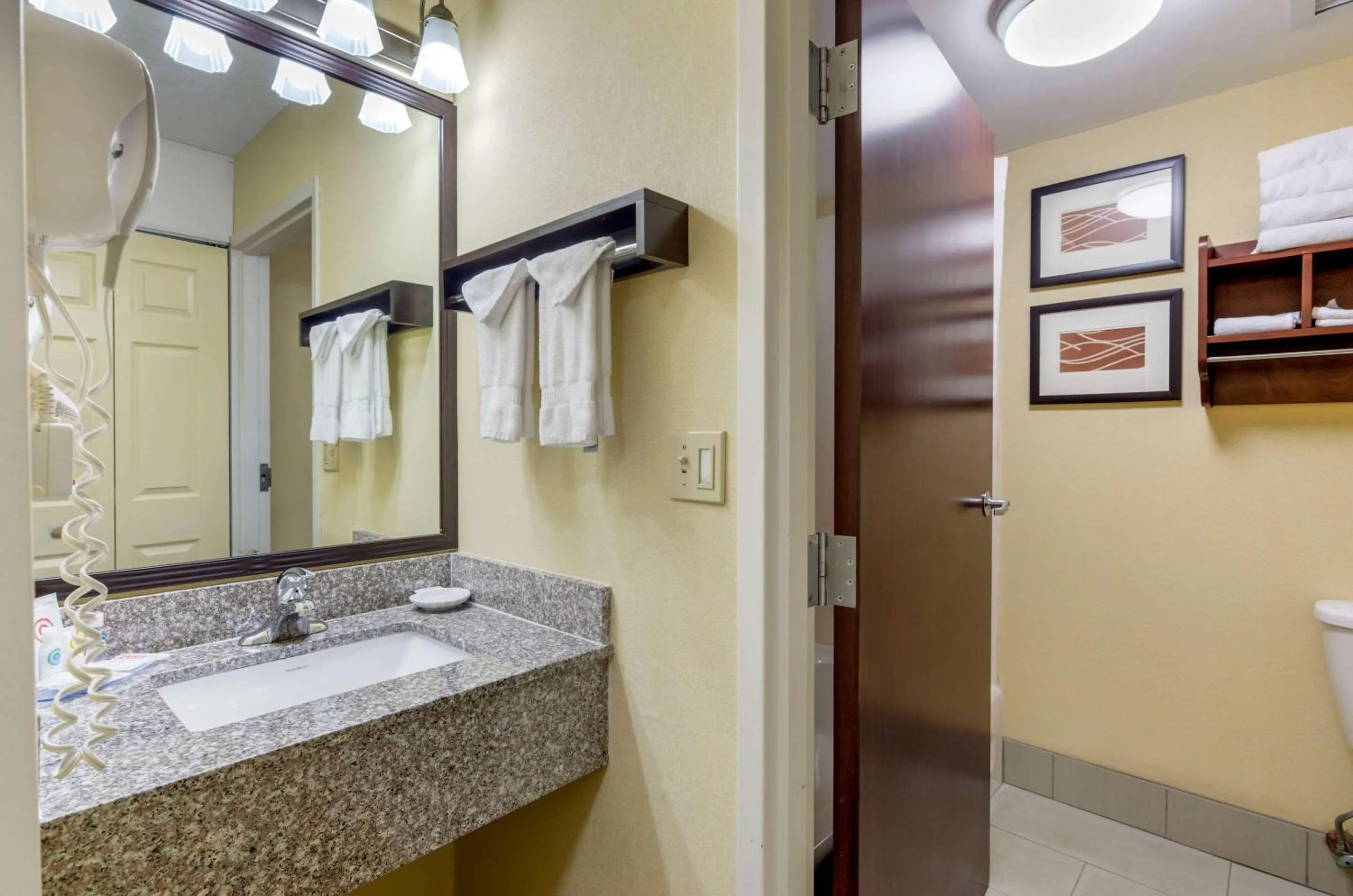 Bathroom in Comfort Inn & Suites Hillsville I-77