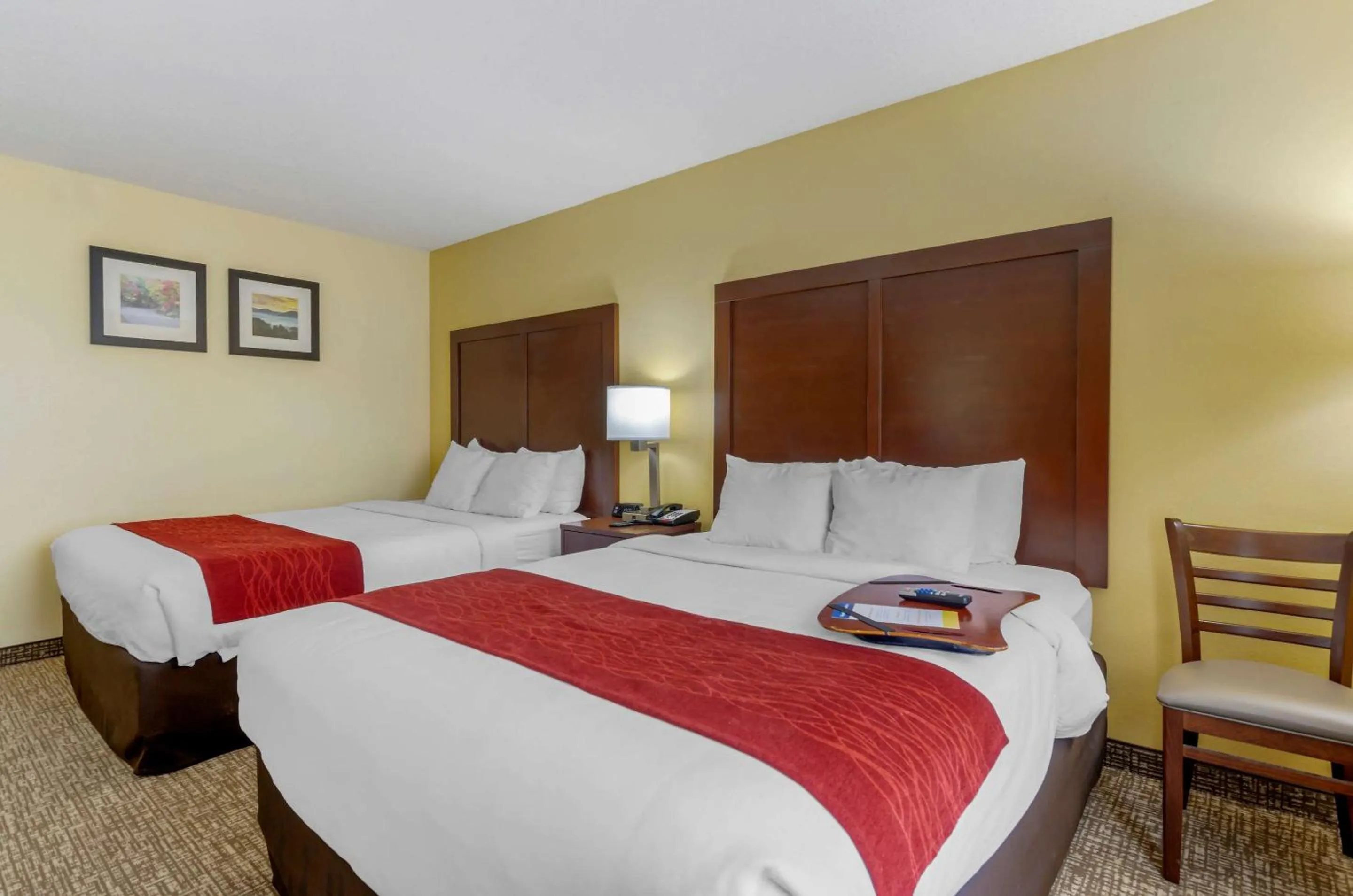 Bedroom, Bed in Comfort Inn & Suites Hillsville I-77