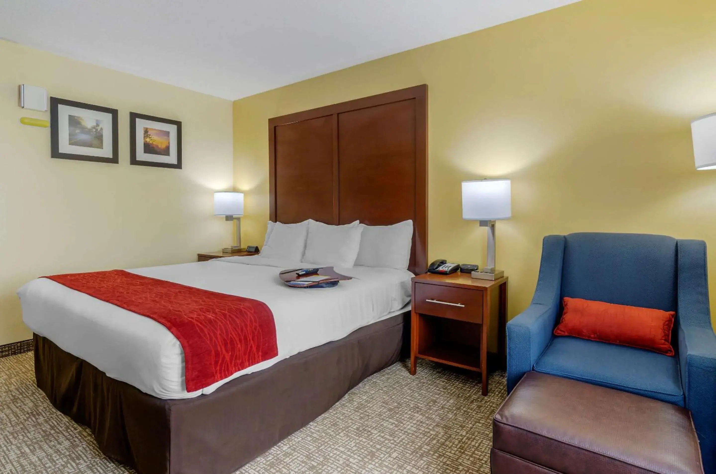Bedroom, Bed in Comfort Inn & Suites Hillsville I-77 Bedroom, Bed in Comfort Inn & Suites Hillsville I-77