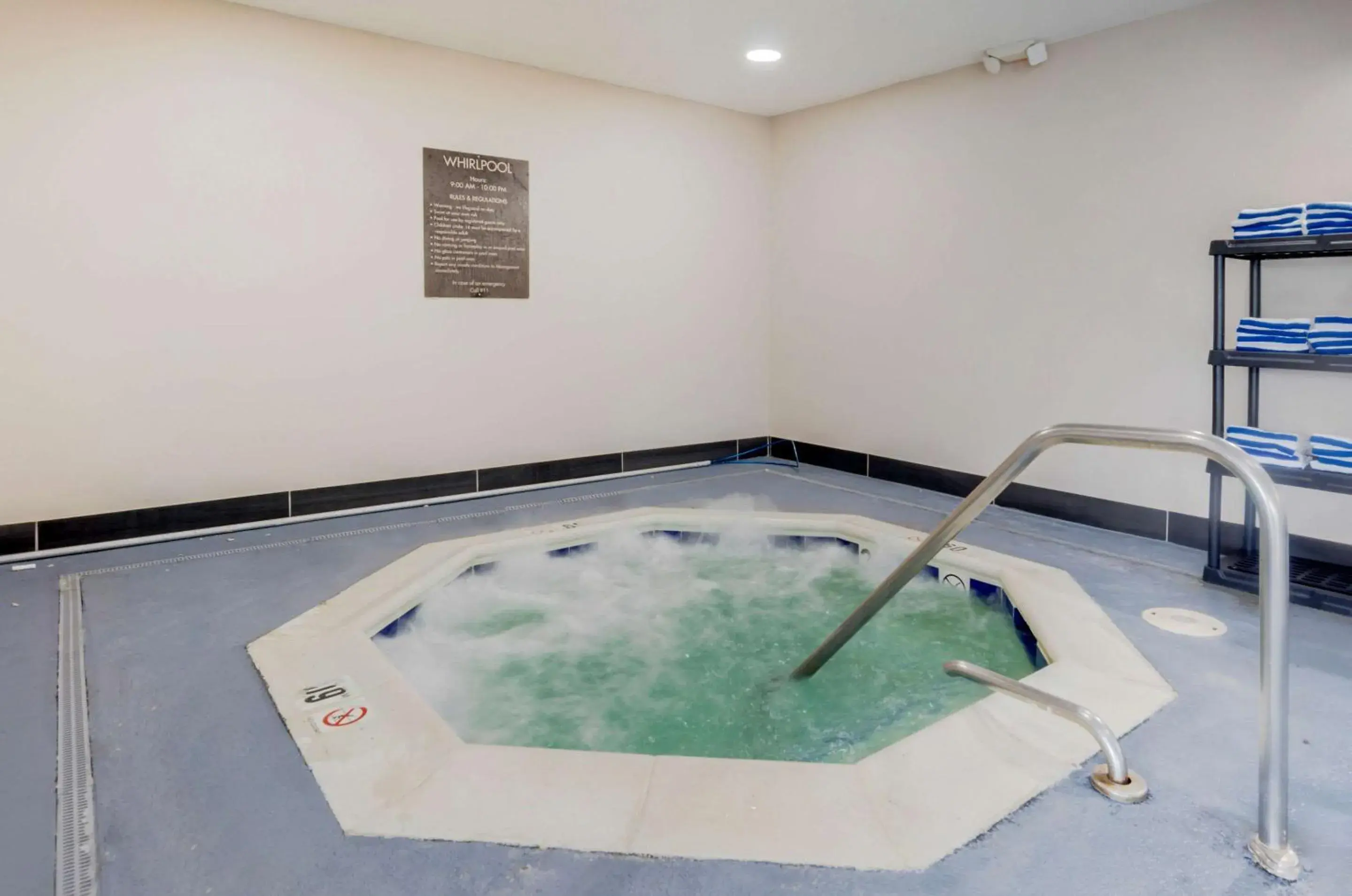 Pool view in Comfort Inn & Suites Hillsville I-77 Pool view in Comfort Inn & Suites Hillsville I-77