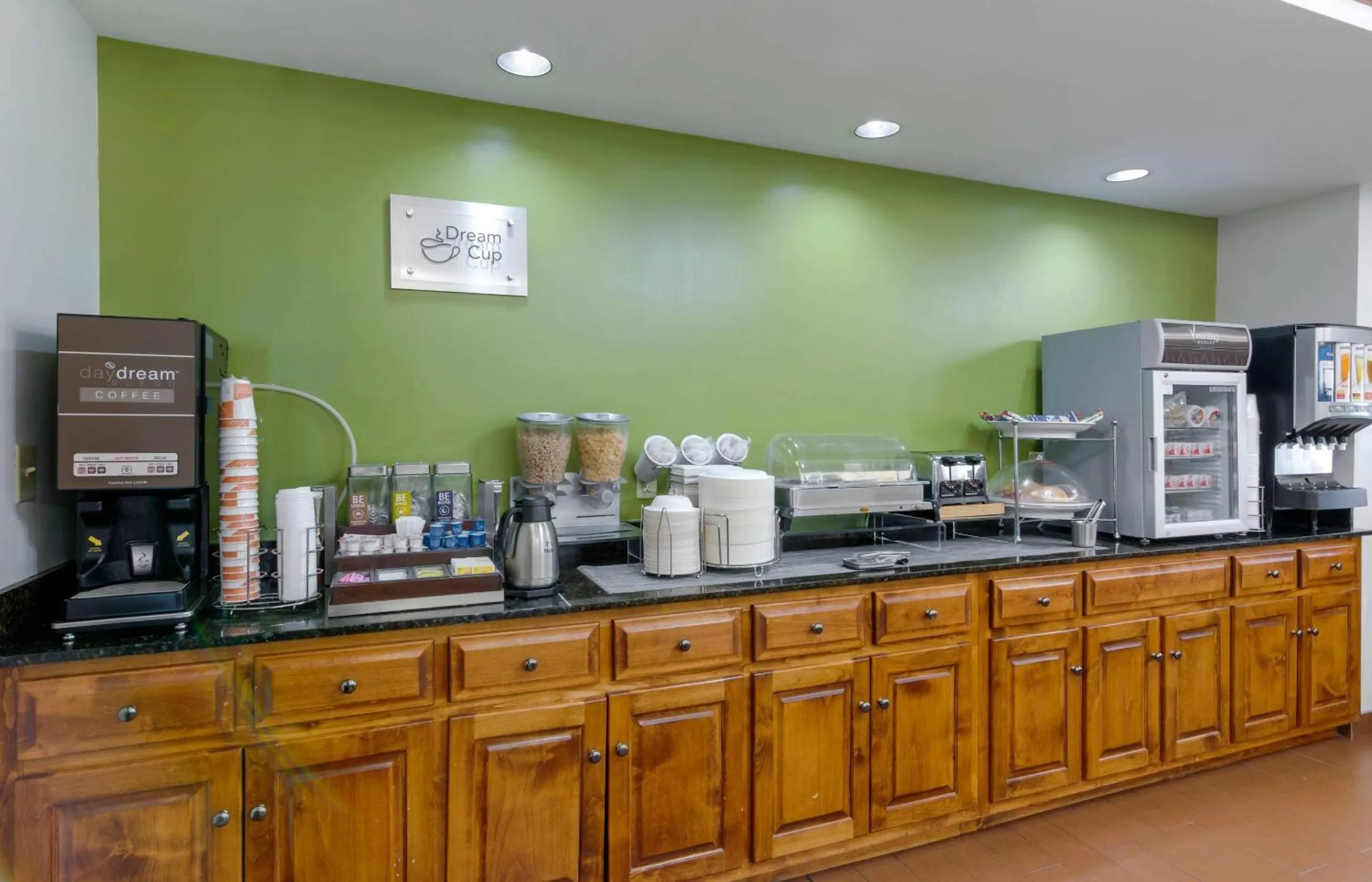 Breakfast in Sleep Inn & Suites Prince George near Fort Lee