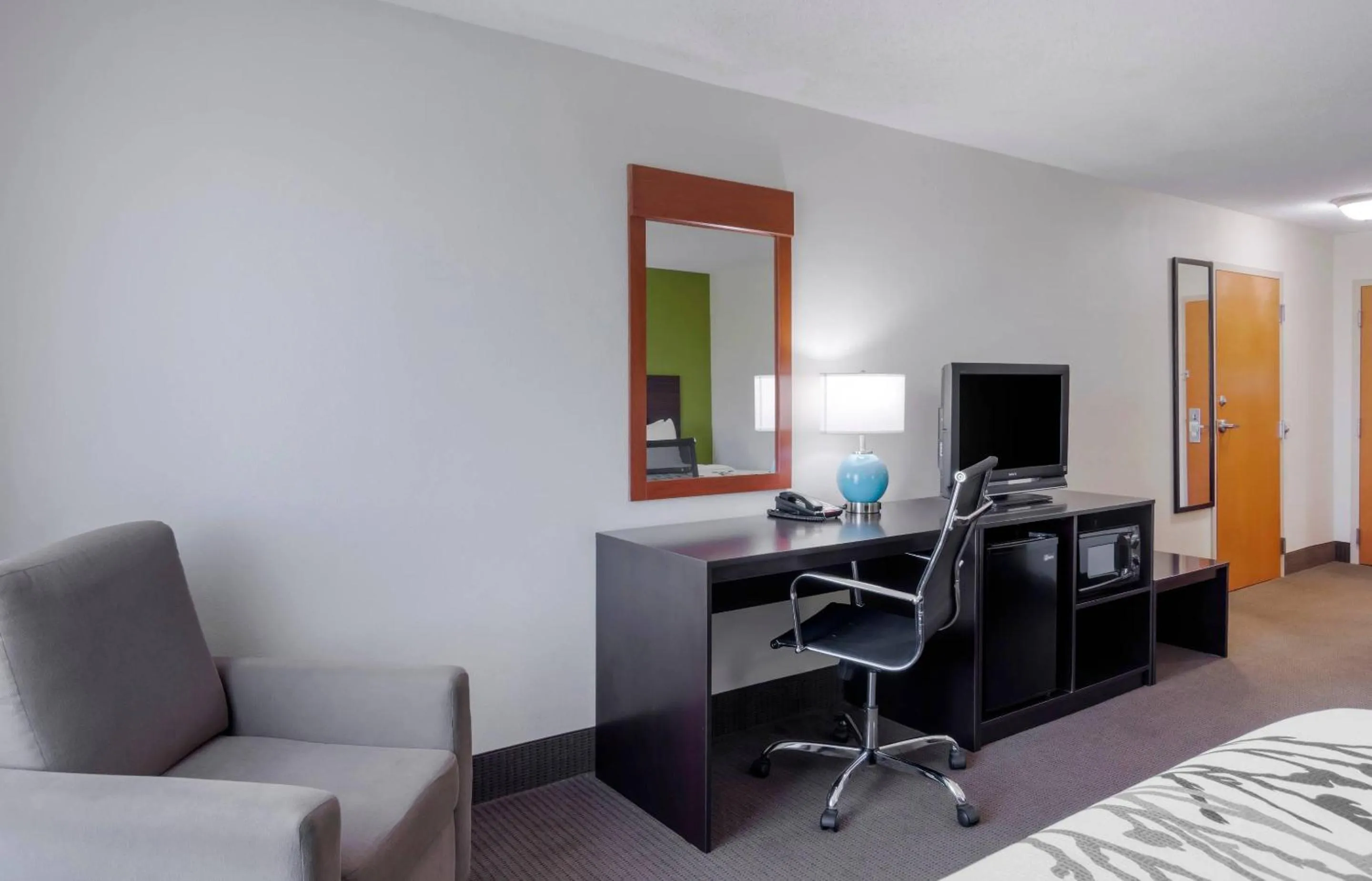 Bedroom in Sleep Inn & Suites Prince George near Fort Lee