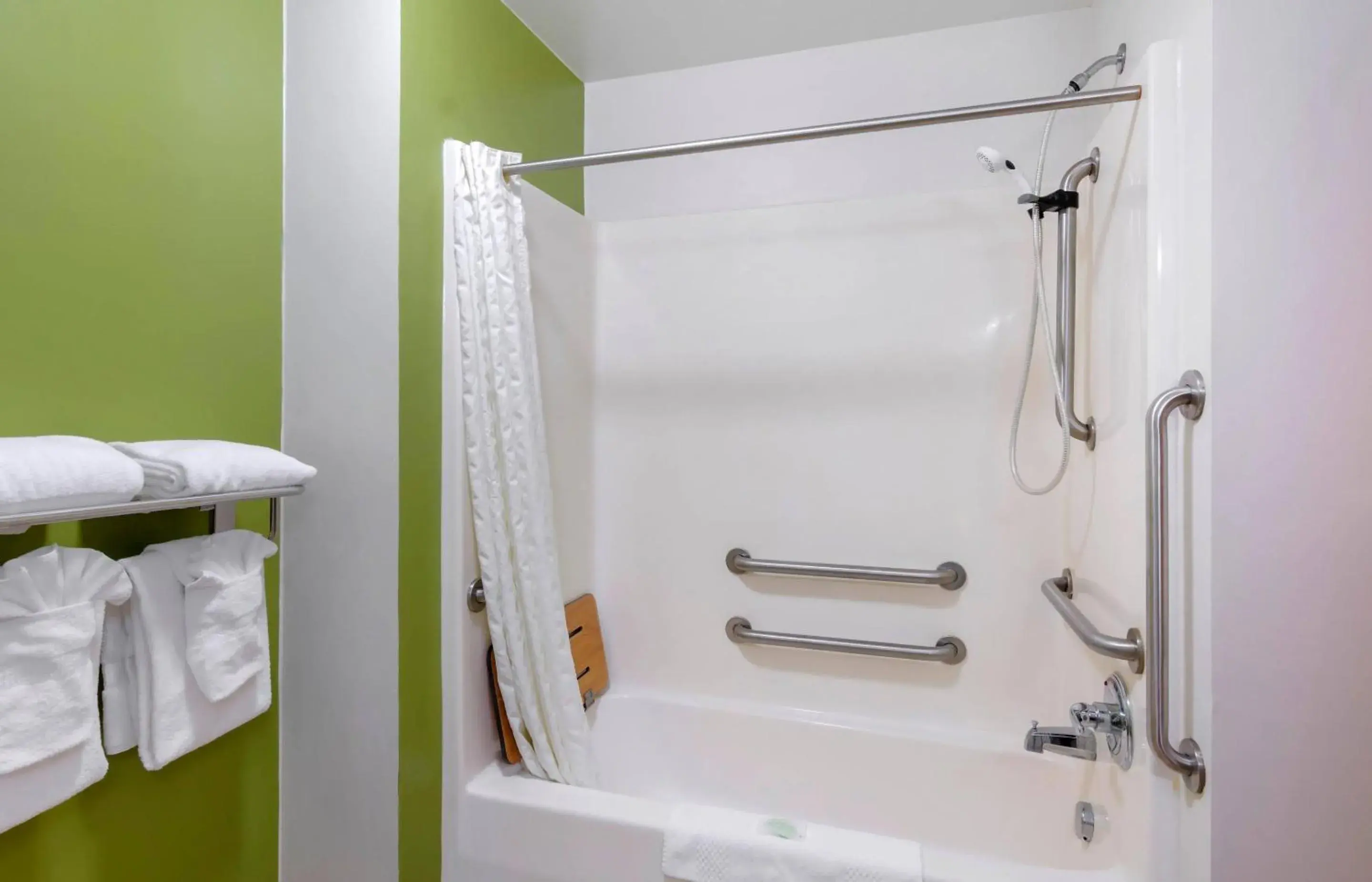 Bedroom in Sleep Inn & Suites Prince George near Fort Lee Bedroom in Sleep Inn & Suites Prince George near Fort Lee