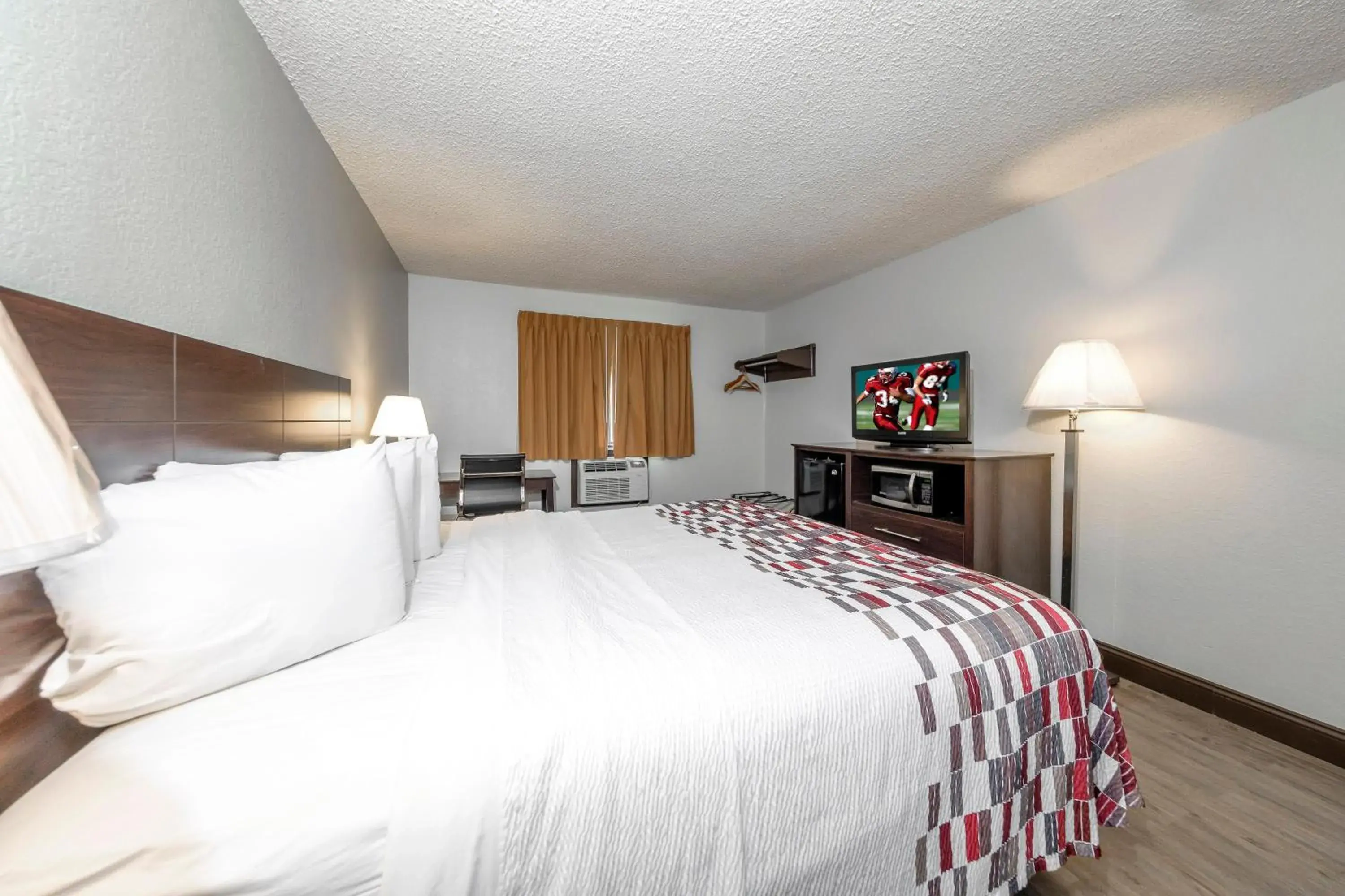 Photo of the whole room, Bed in Red Roof Inn Culpeper Photo of the whole room, Bed in Red Roof Inn Culpeper