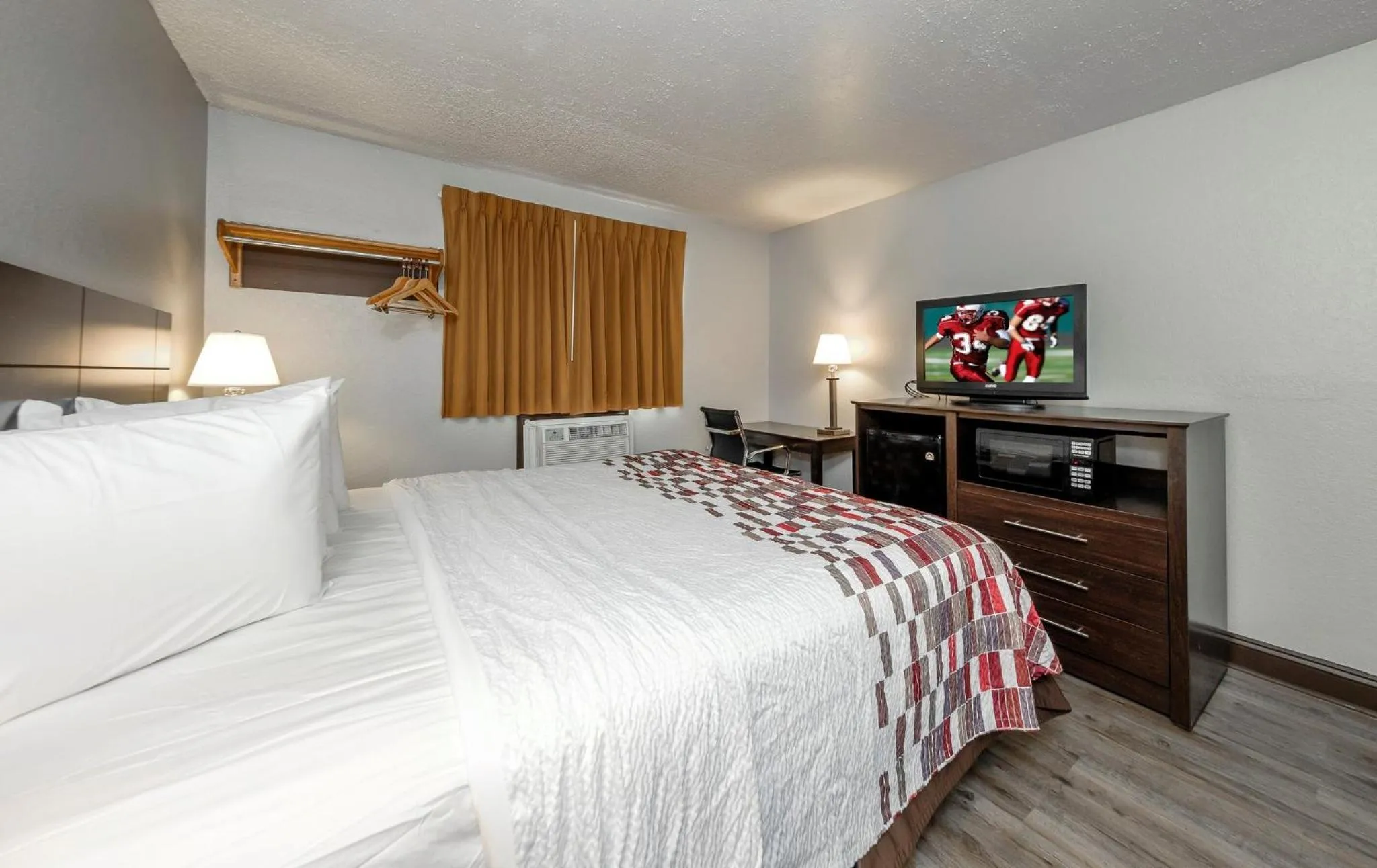 Other, Bed in Red Roof Inn Culpeper