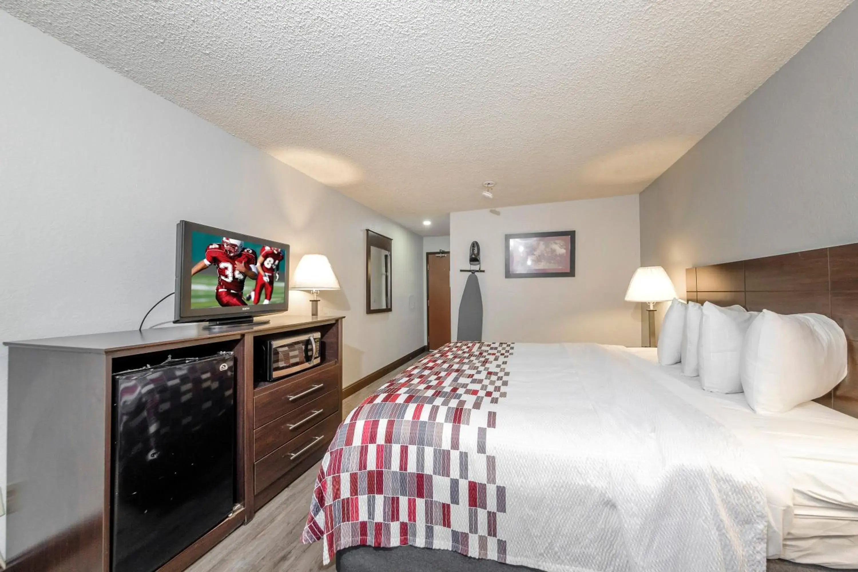 Photo of the whole room, Bed in Red Roof Inn Culpeper Photo of the whole room, Bed in Red Roof Inn Culpeper