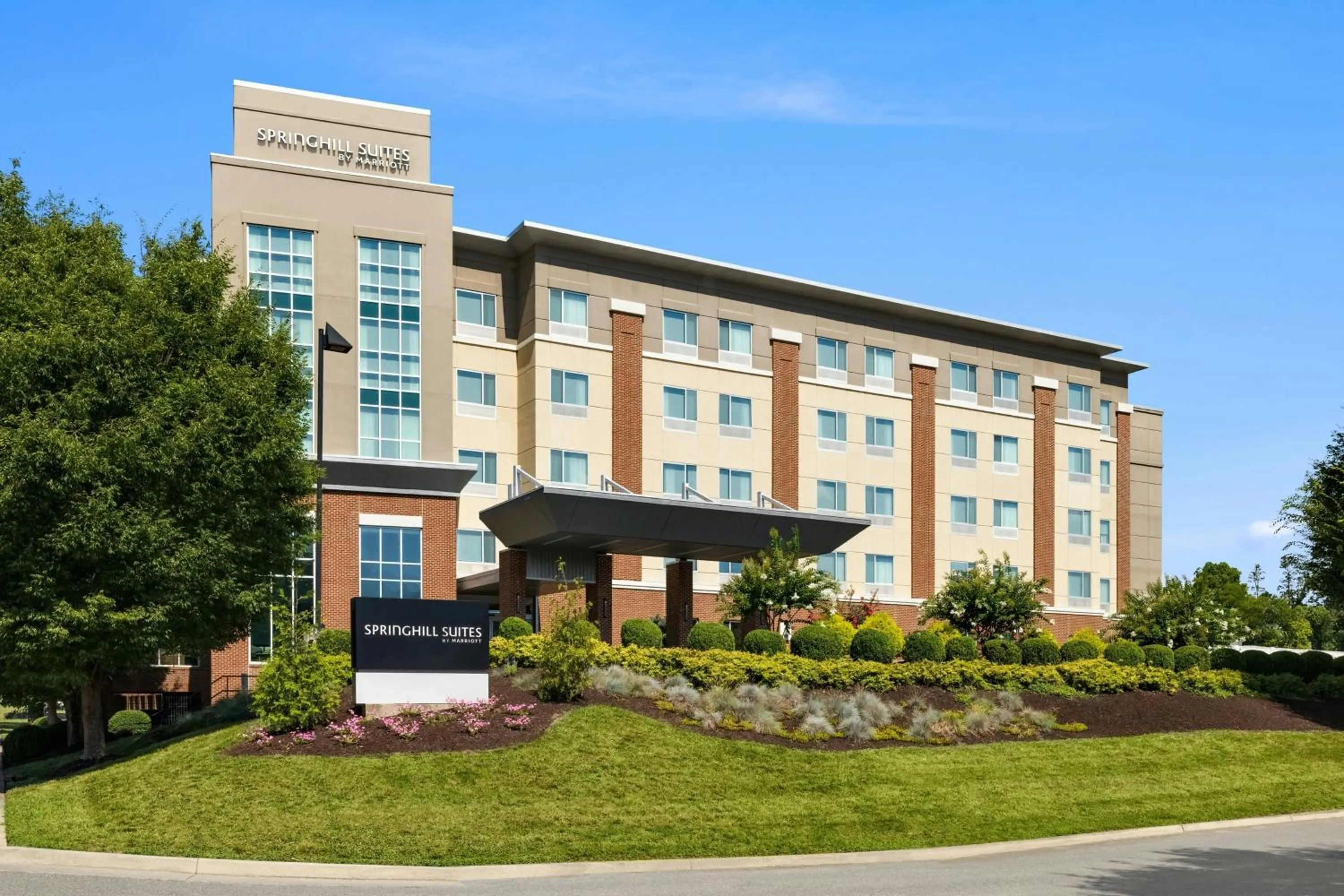 Property building in SpringHill Suites by Marriott Roanoke