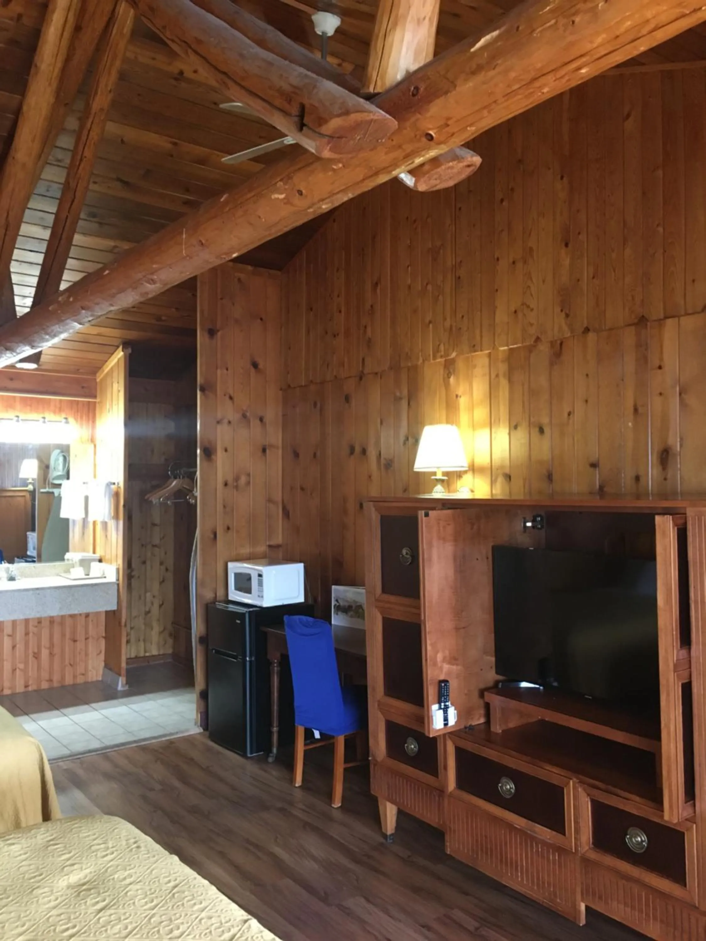 TV and multimedia in Atlantic Shores Inn and Suites