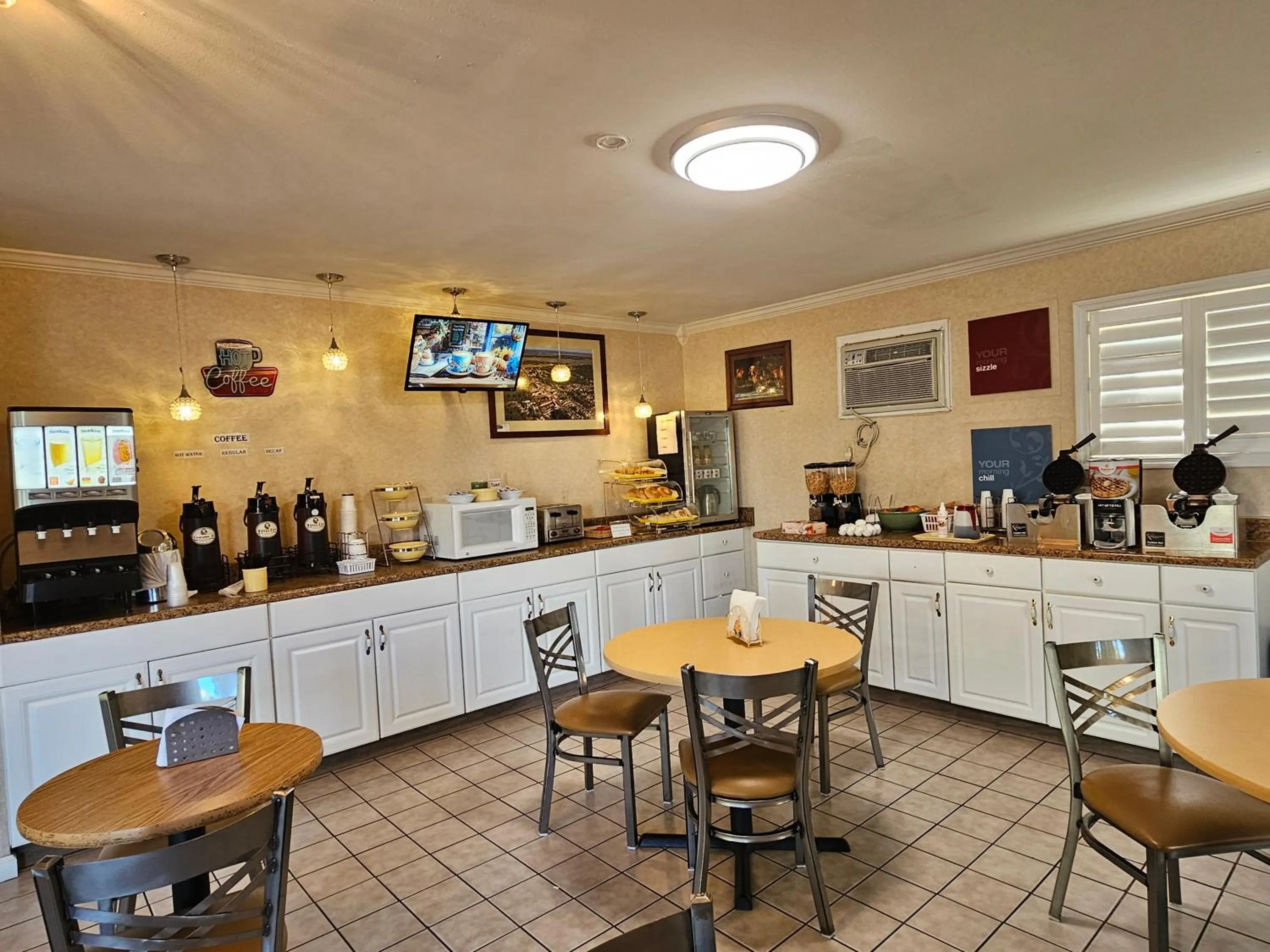 Coffee/tea facilities in Atlantic Shores Inn and Suites