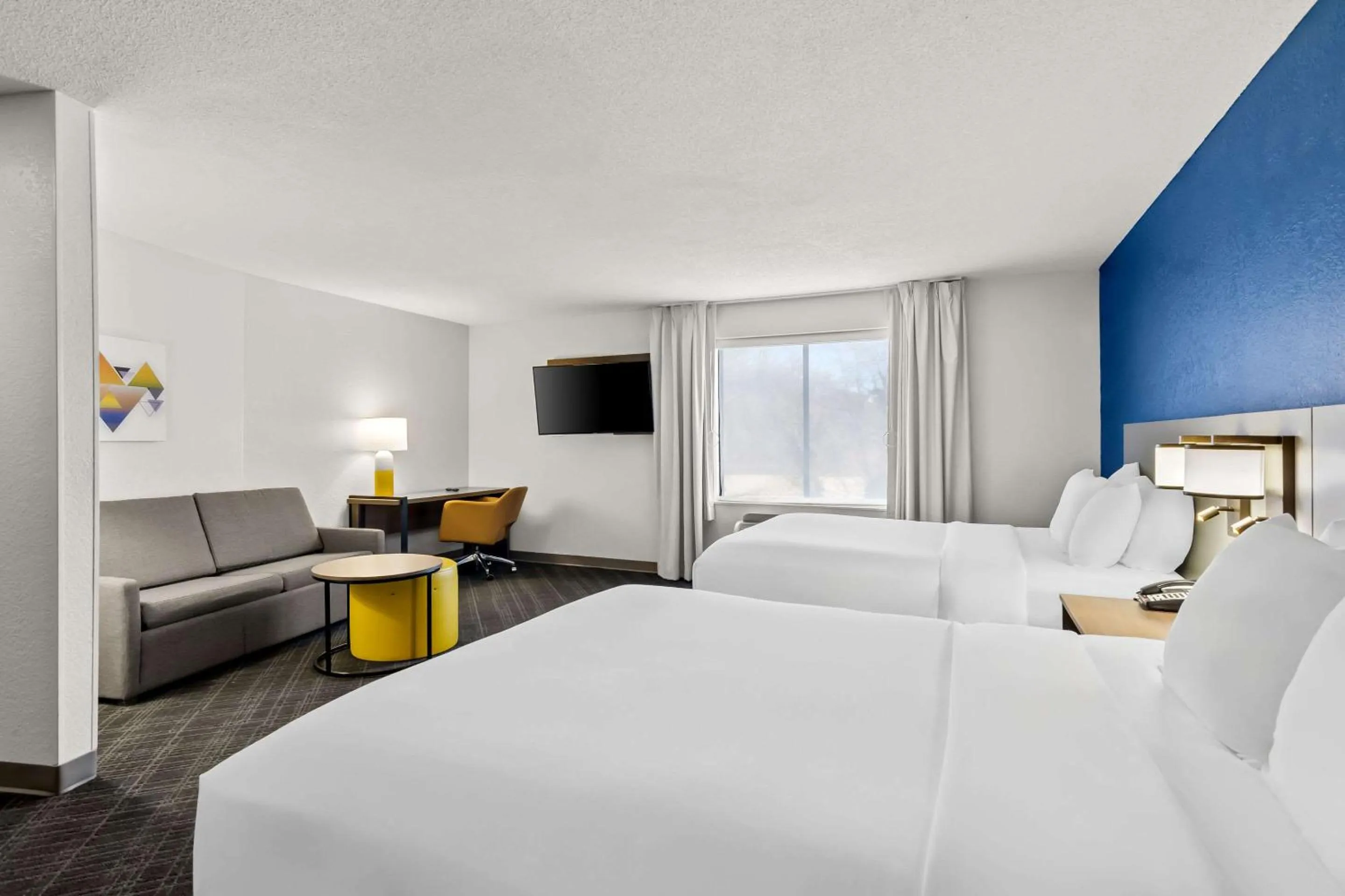 Bedroom, Bed in Comfort Suites Salem-Roanoke I-81