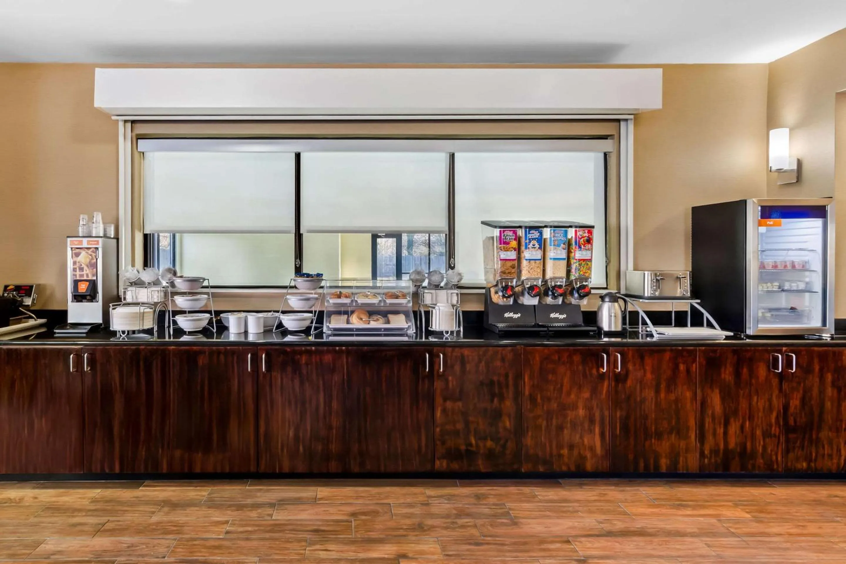 Breakfast in Comfort Suites Salem-Roanoke I-81