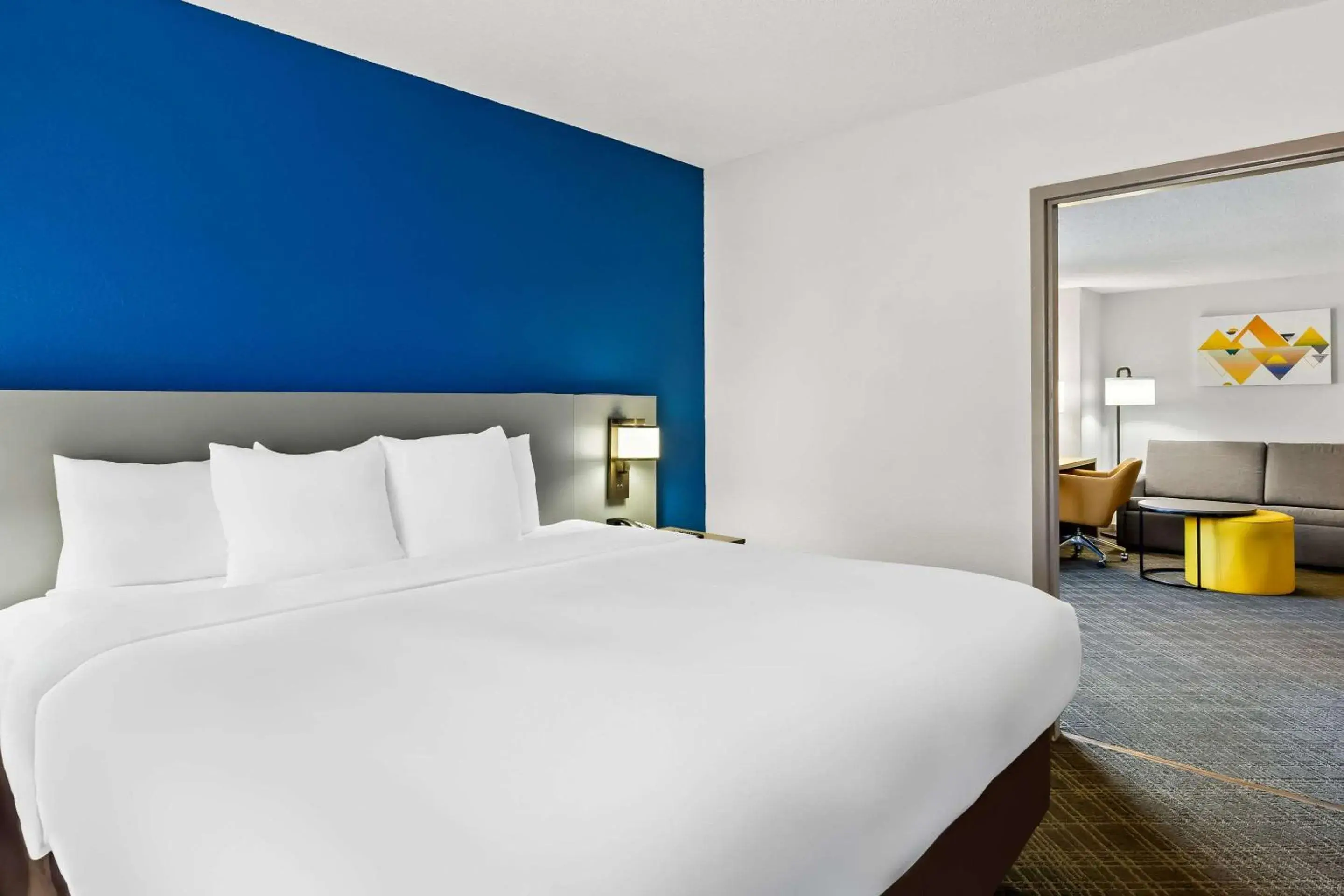 Bedroom, Bed in Comfort Suites Salem-Roanoke I-81 Bedroom, Bed in Comfort Suites Salem-Roanoke I-81