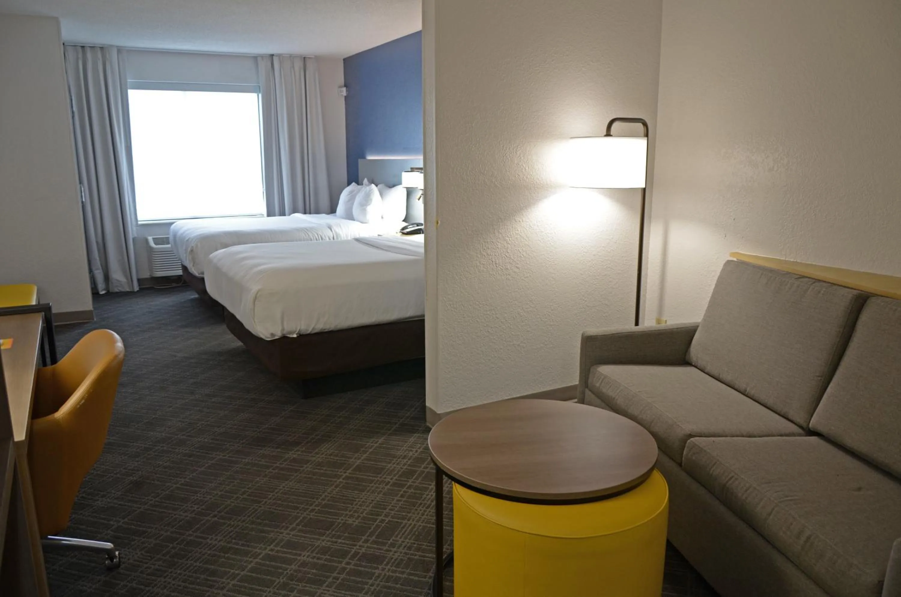 Bed in Comfort Suites Salem-Roanoke I-81