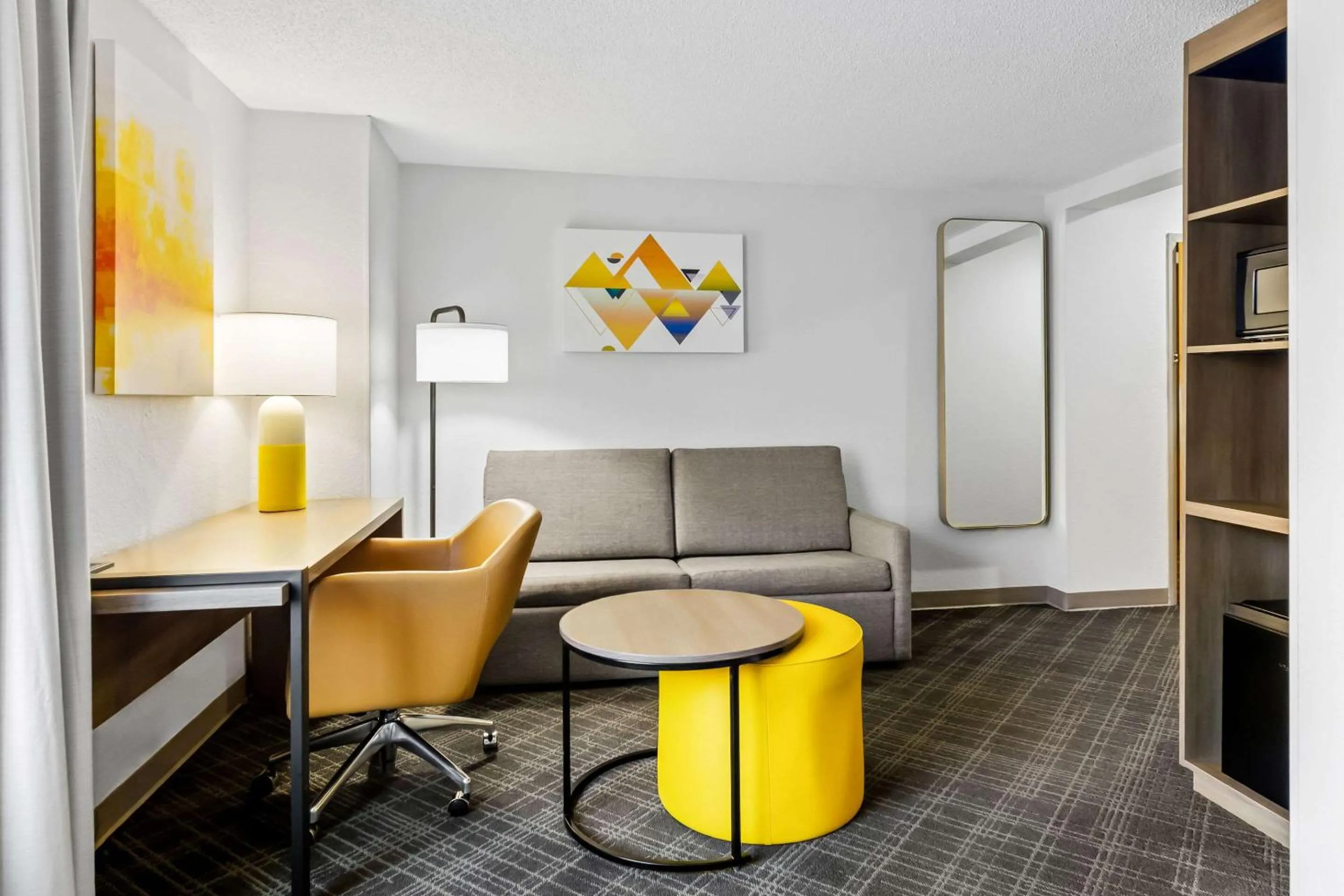 Bedroom in Comfort Suites Salem-Roanoke I-81