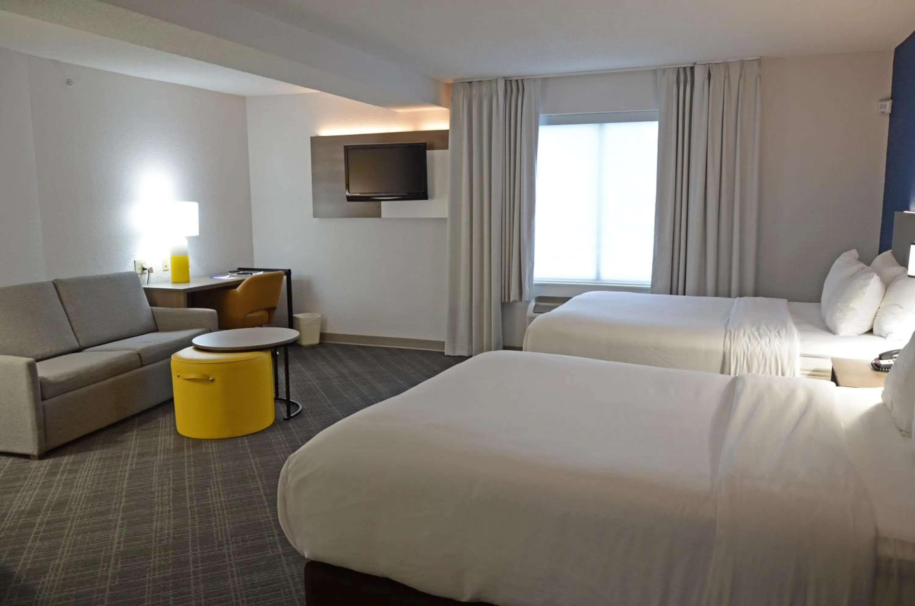 Bed in Comfort Suites Salem-Roanoke I-81