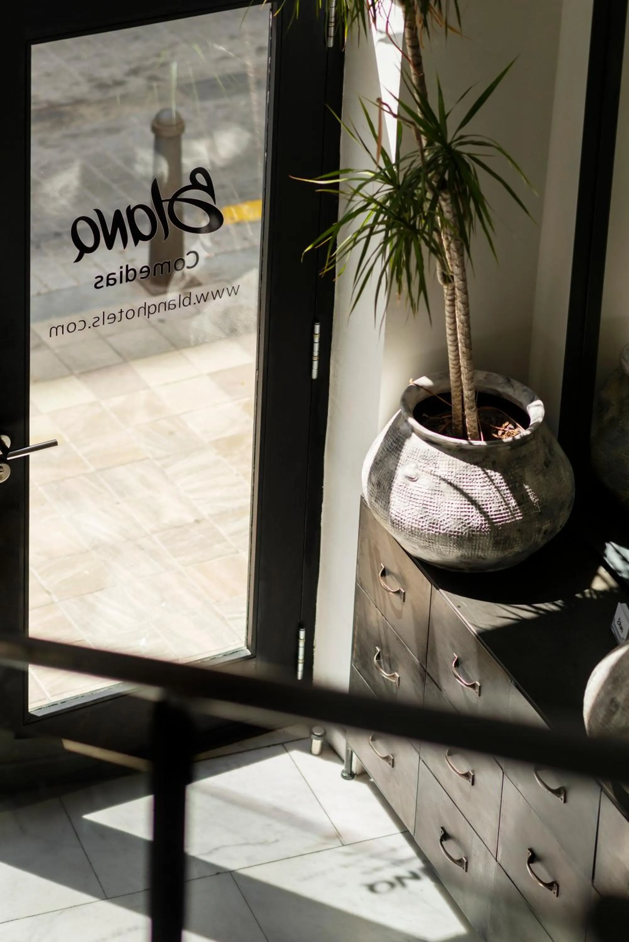 Lobby or reception in Blanq Comedias