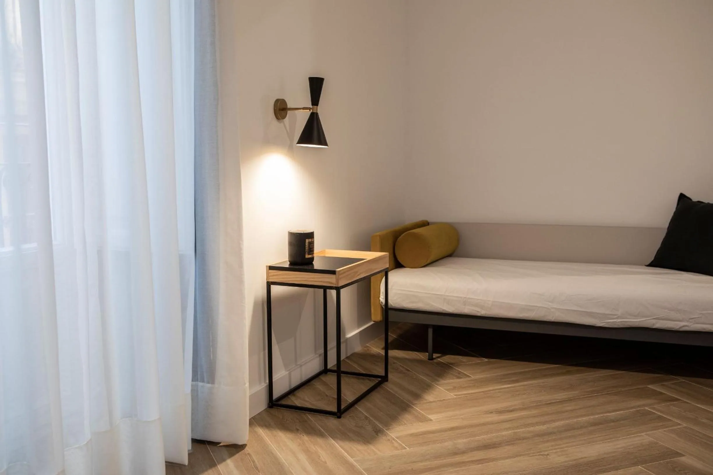 Bedroom, Bed in Blanq Comedias