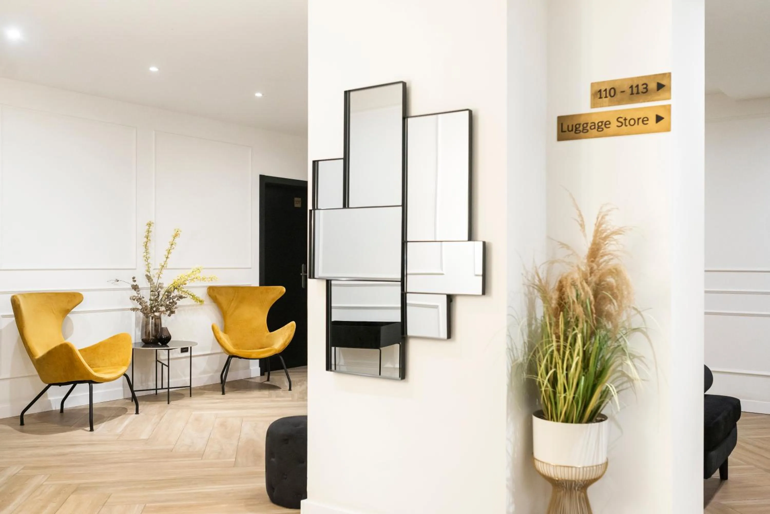 Living room in Blanq Comedias