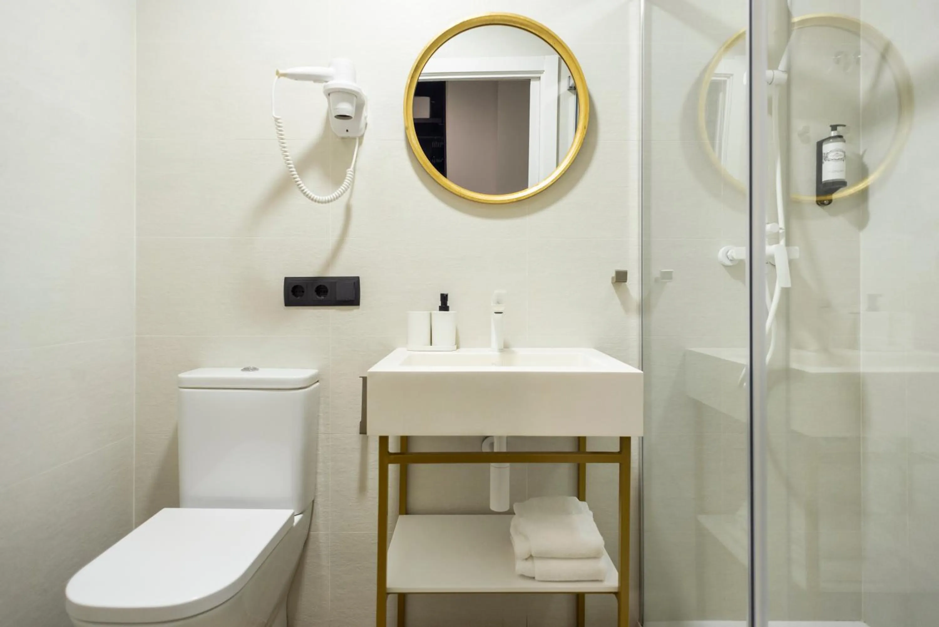 Bathroom in Blanq Comedias