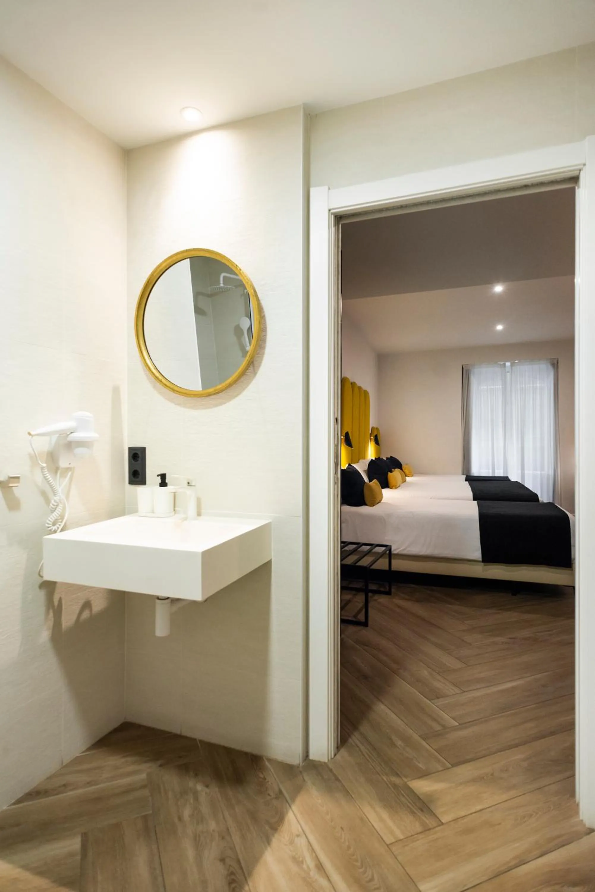 Bathroom, Bed in Blanq Comedias