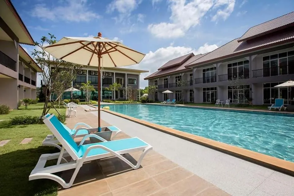 Swimming pool in Southern Airport Hotel Hatyai