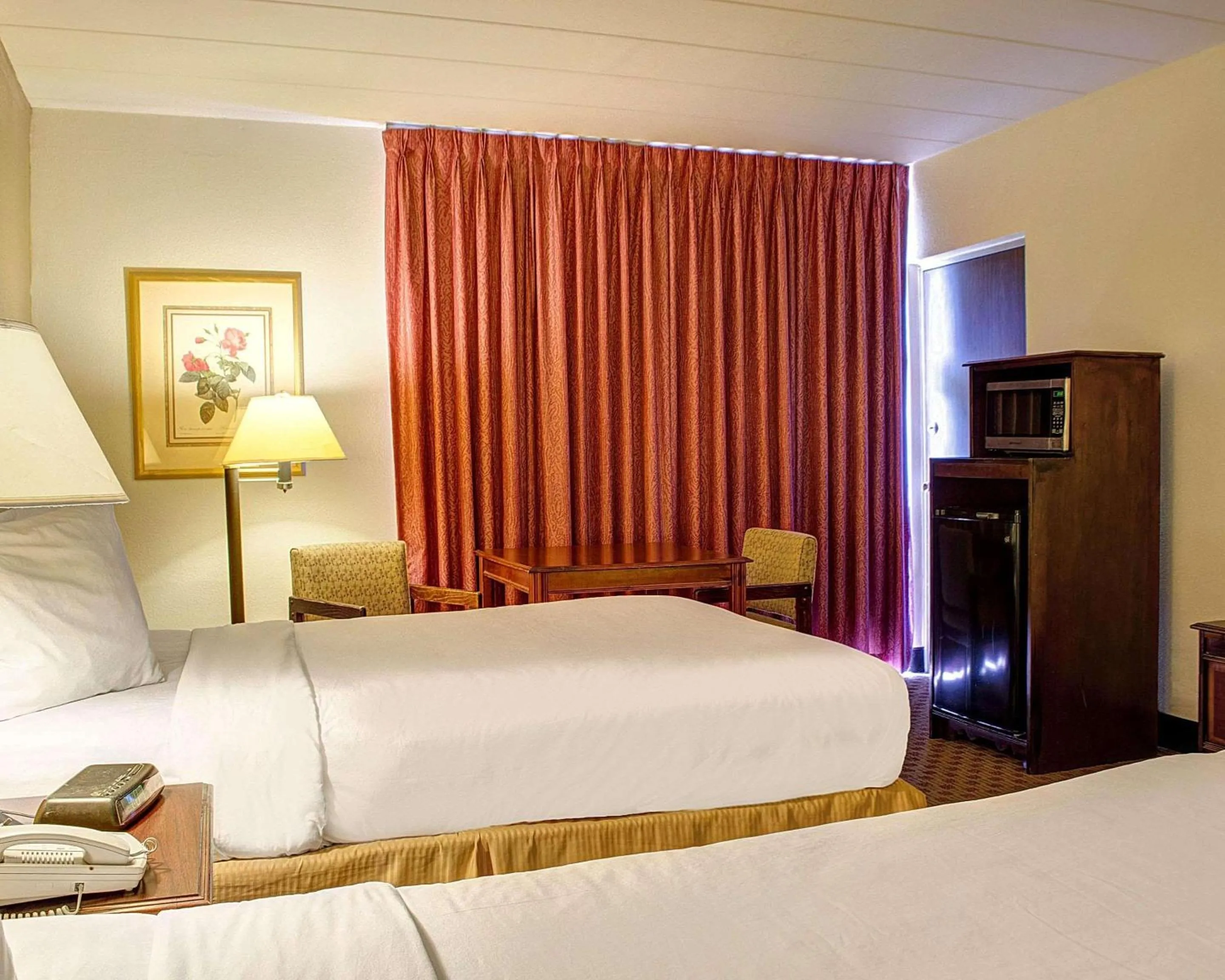 Photo of the whole room, Bed in Quality Inn North