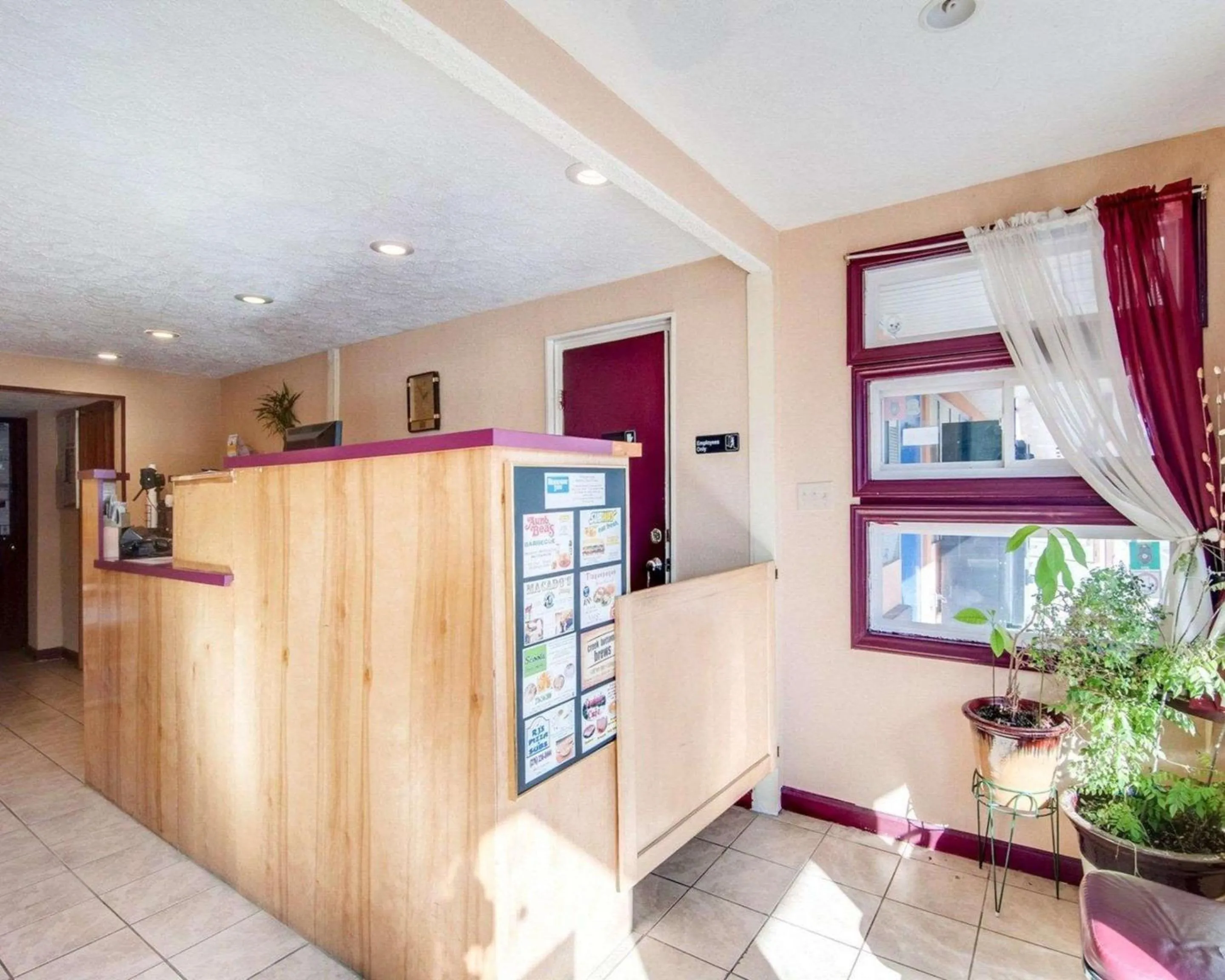 Lobby or reception, Lobby/Reception in Rodeway Inn Galax Highway 58