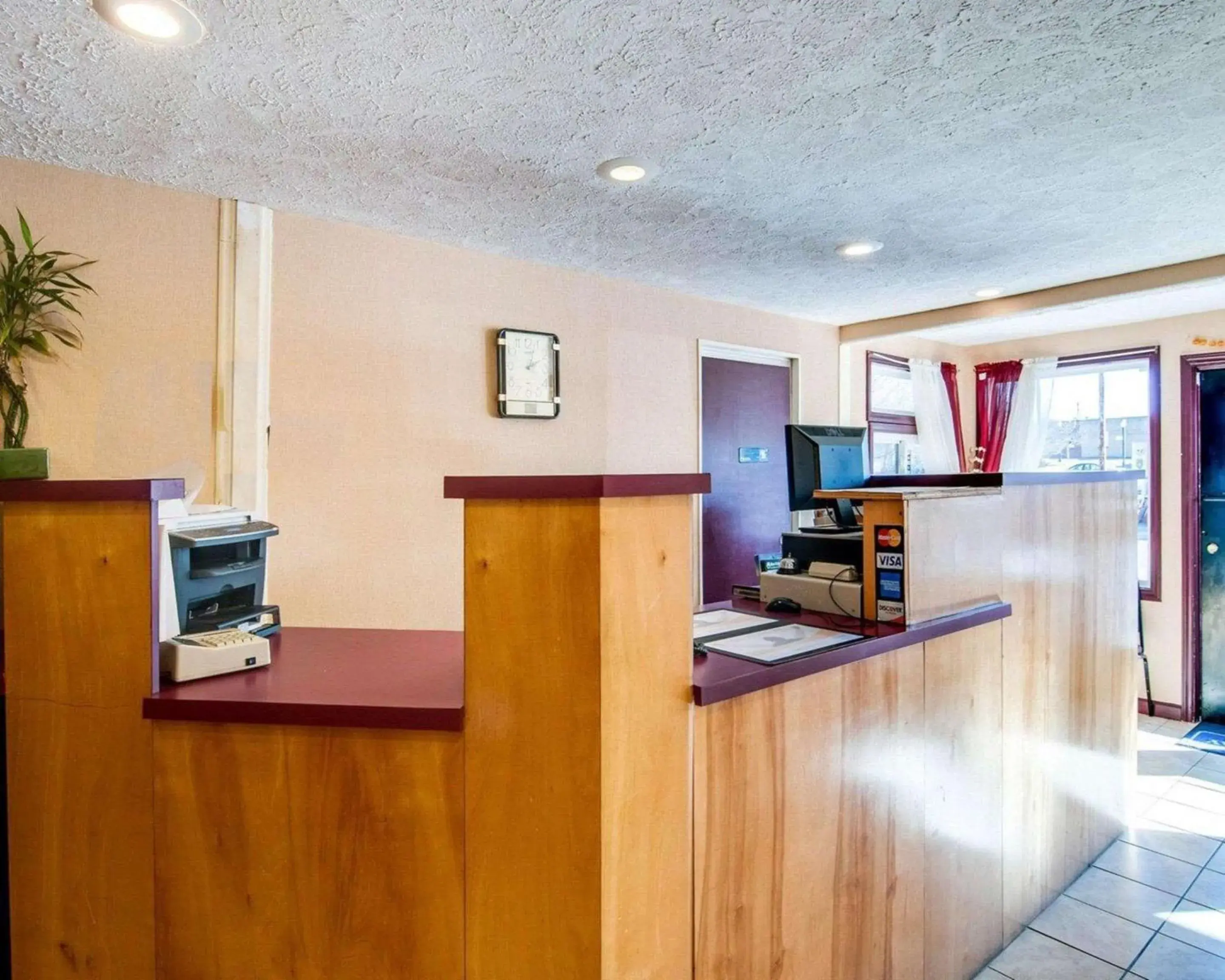 Lobby or reception, Kitchen/Kitchenette in Rodeway Inn Galax Highway 58