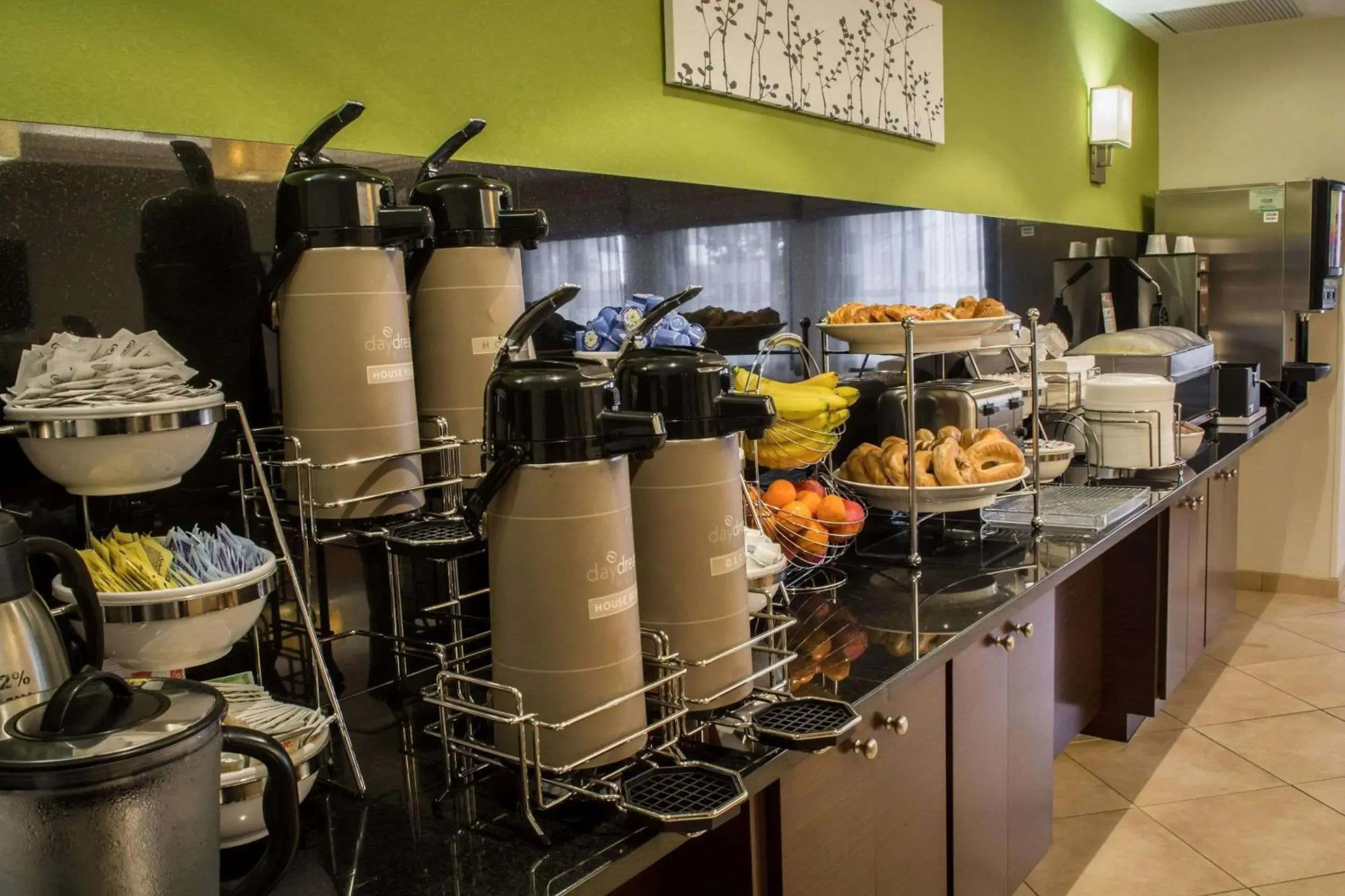 Breakfast in Sleep Inn & Suites Harbour Pointe Breakfast in Sleep Inn & Suites Harbour Pointe