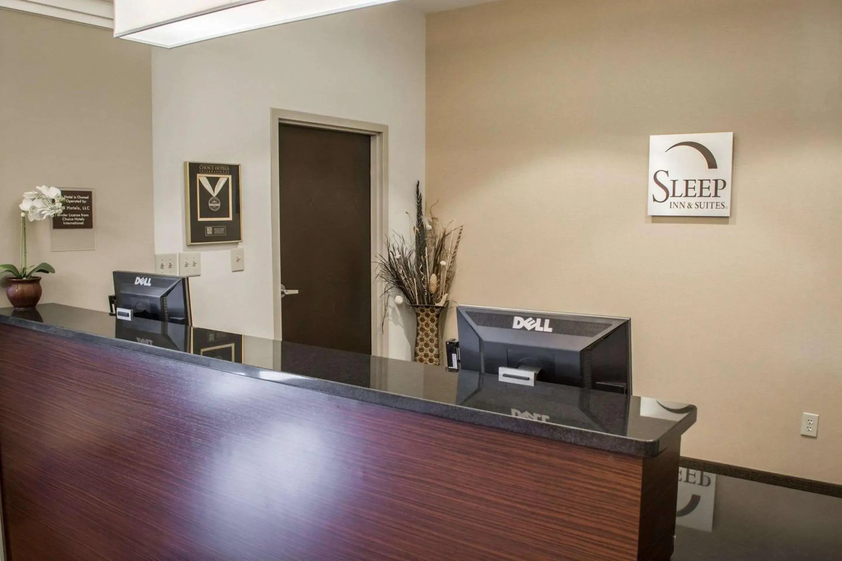 Lobby or reception in Sleep Inn & Suites Harbour Pointe Lobby or reception in Sleep Inn & Suites Harbour Pointe