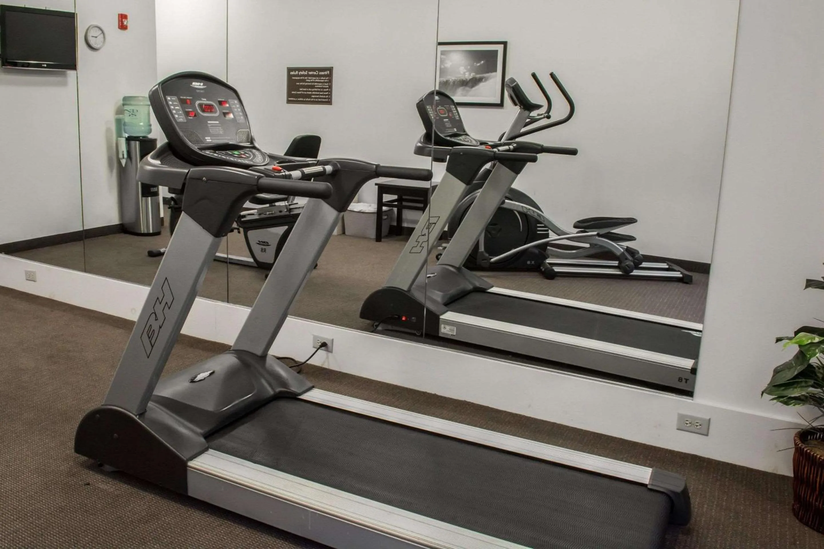 Fitness centre/facilities in Sleep Inn & Suites Harbour Pointe