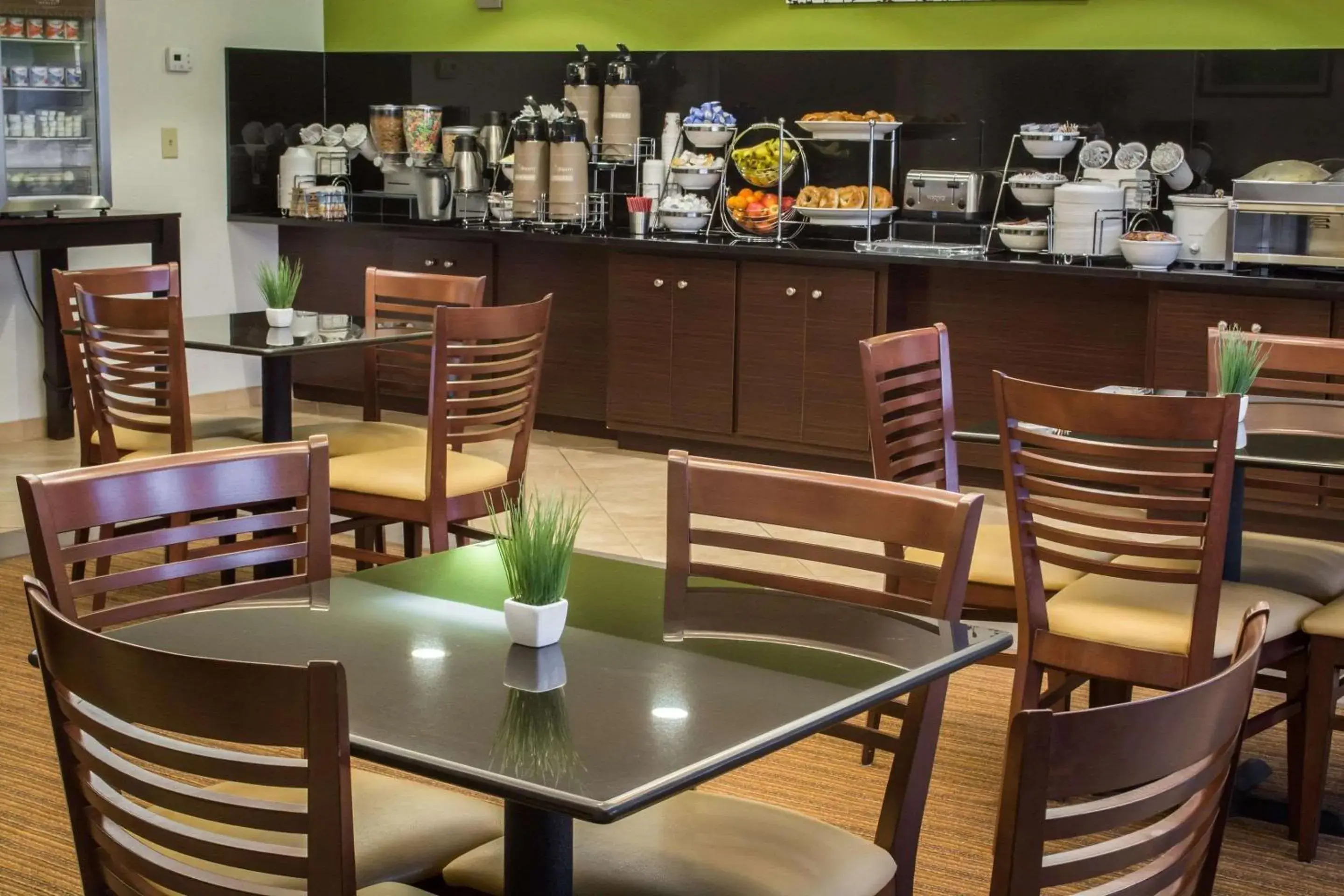 Breakfast in Sleep Inn & Suites Harbour Pointe Breakfast in Sleep Inn & Suites Harbour Pointe