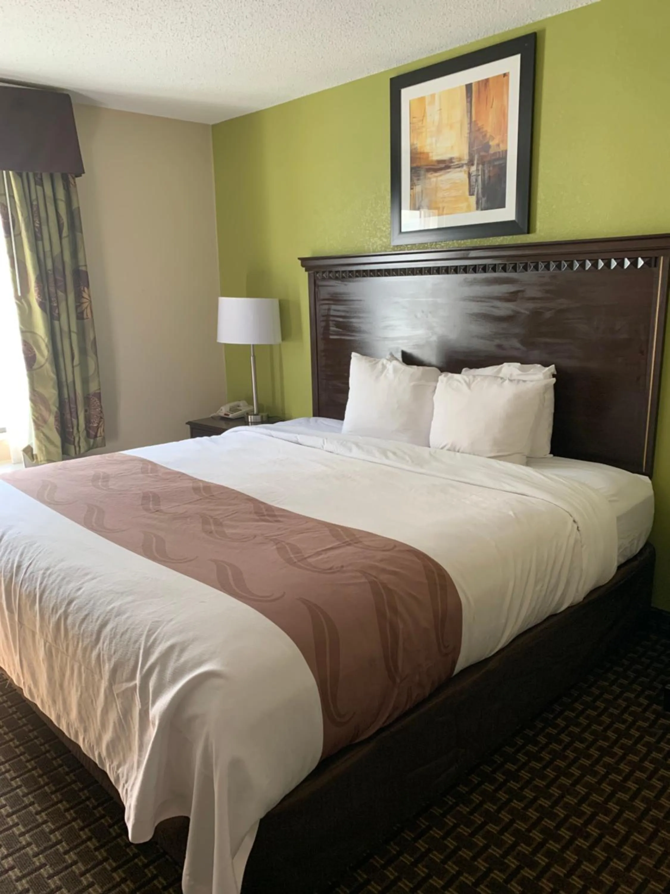 Bed in Quality Inn & Suites Quantico