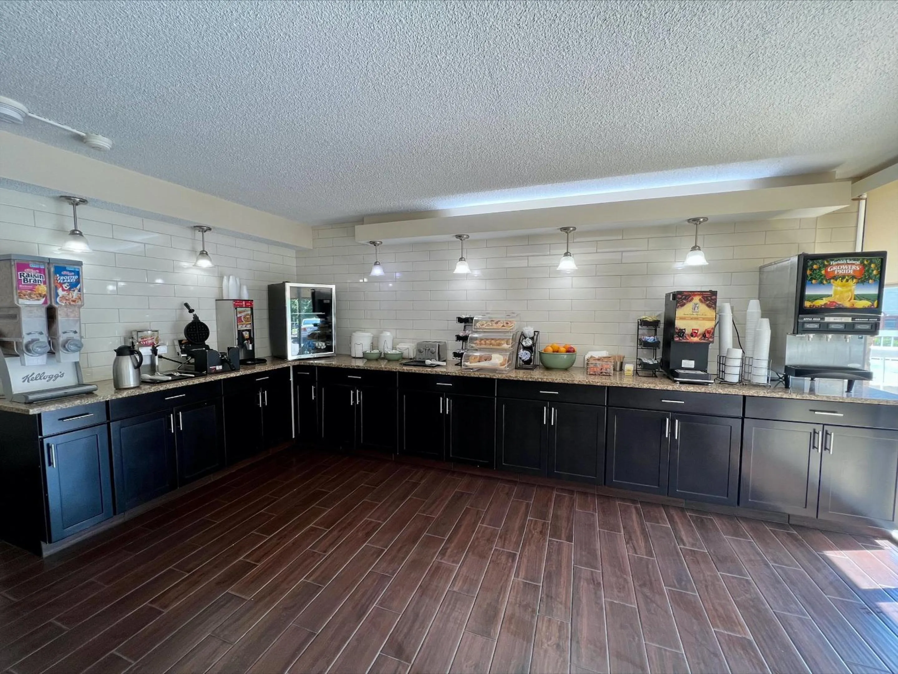 Breakfast in Red Roof Inn Charlottesville