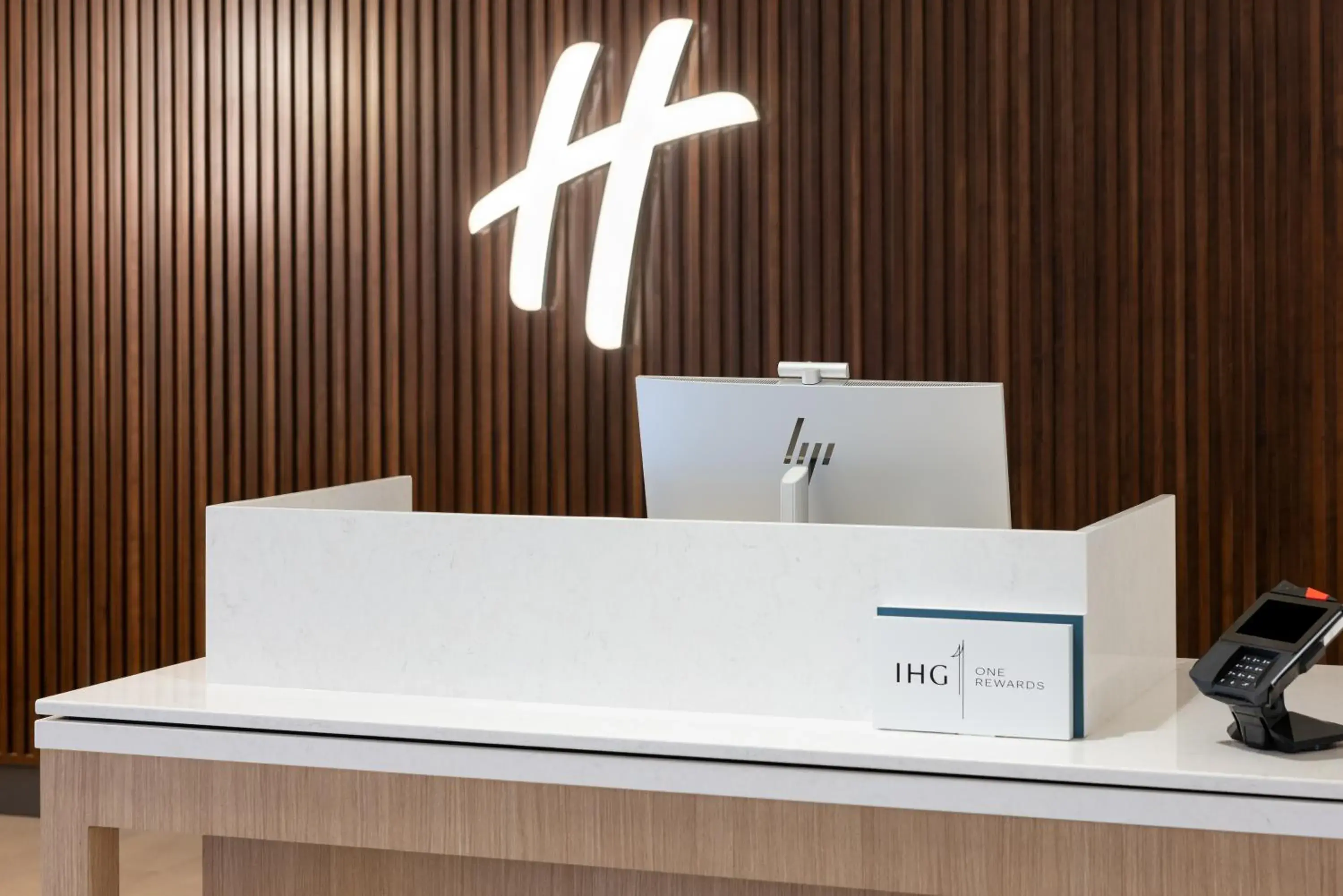 Lobby or reception in Holiday Inn & Suites Richmond West End by IHG Lobby or reception in Holiday Inn & Suites Richmond West End by IHG