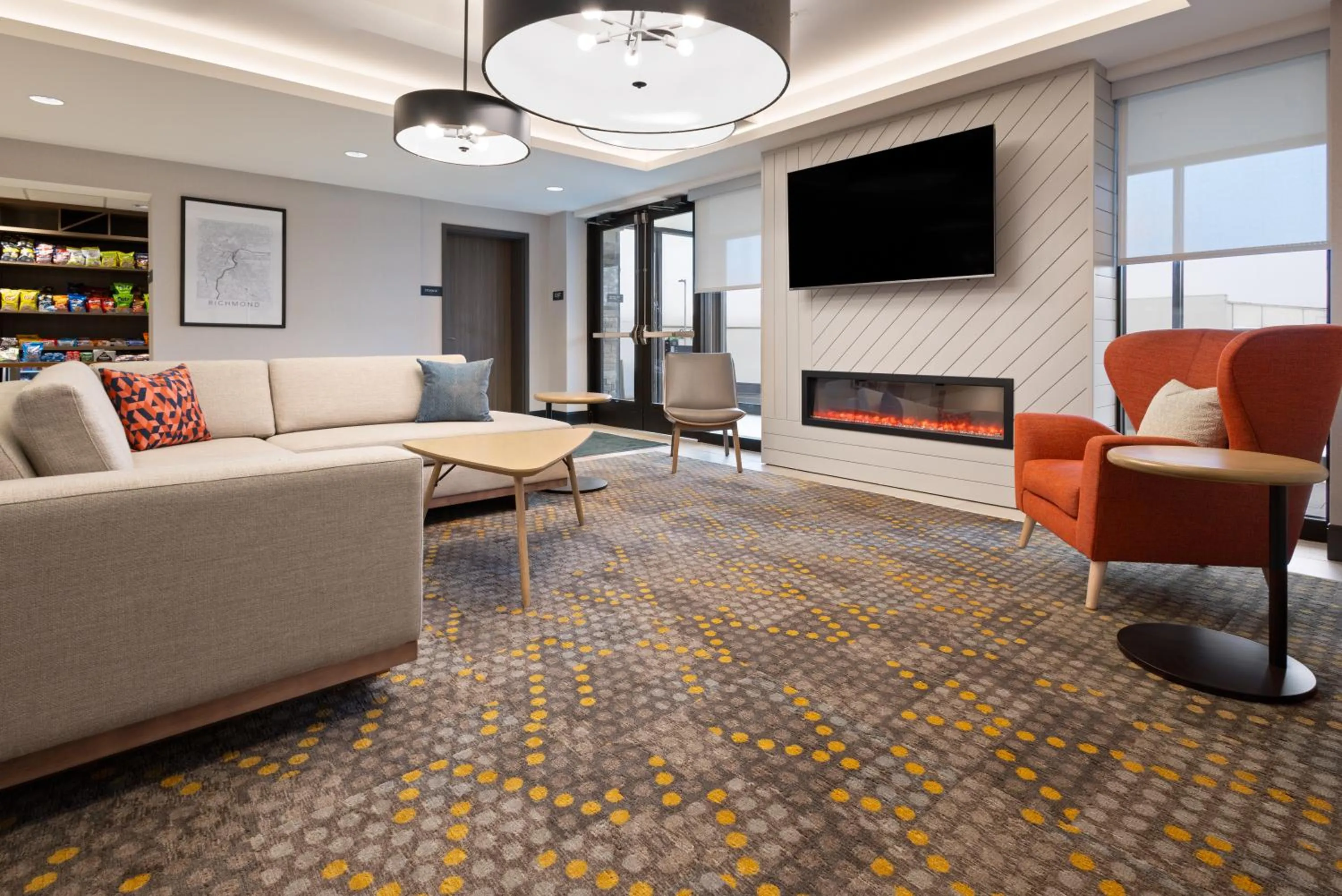 Lobby or reception in Holiday Inn & Suites Richmond West End by IHG