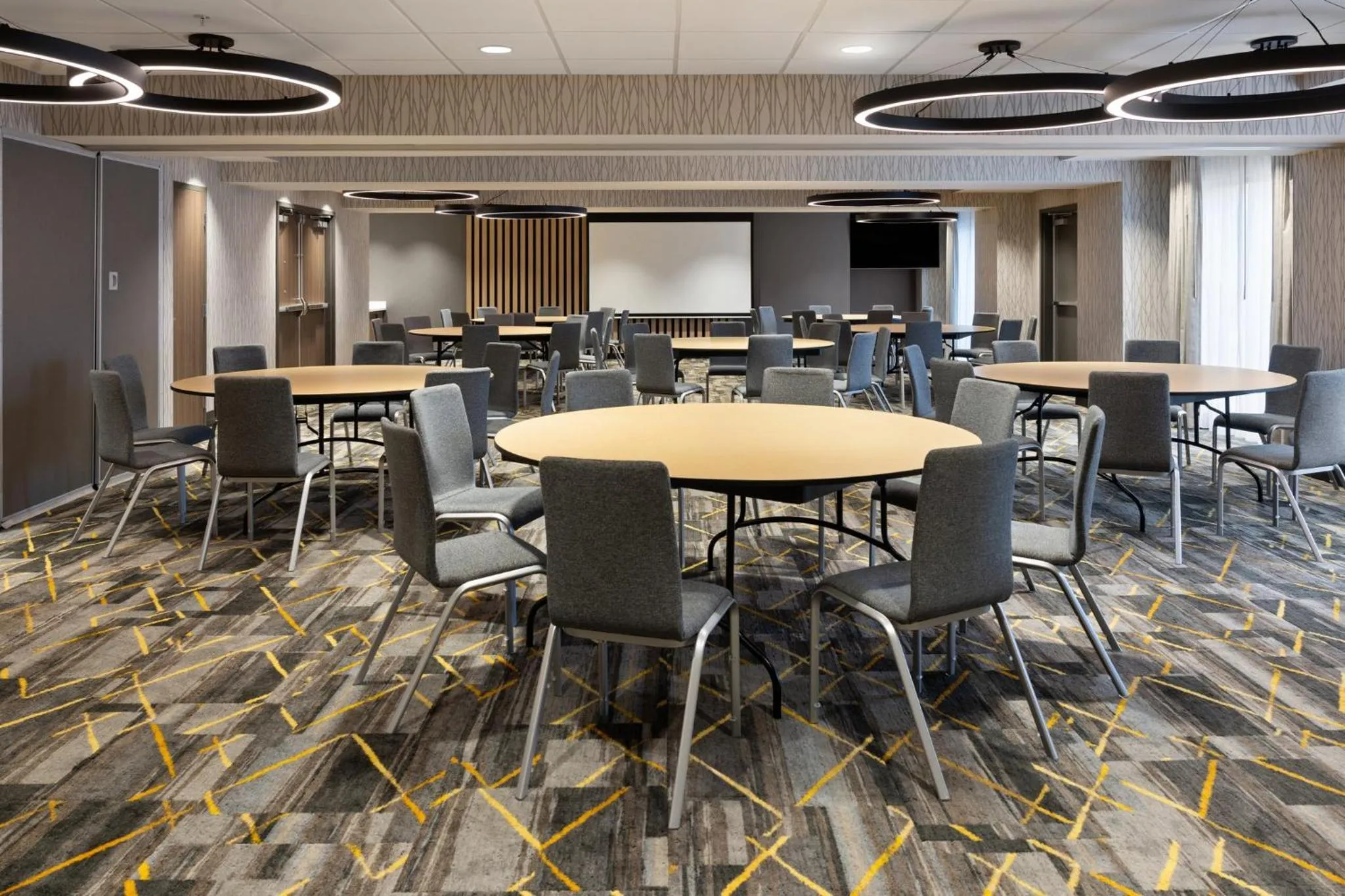 Meeting/conference room in Holiday Inn & Suites Richmond West End by IHG