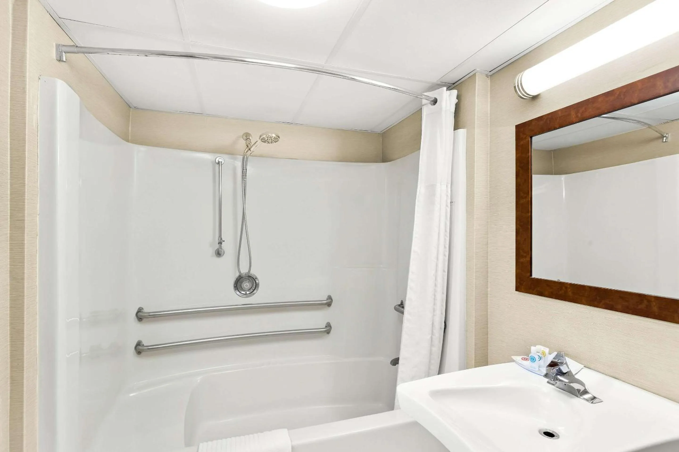 Bedroom in Comfort Inn White River Junction