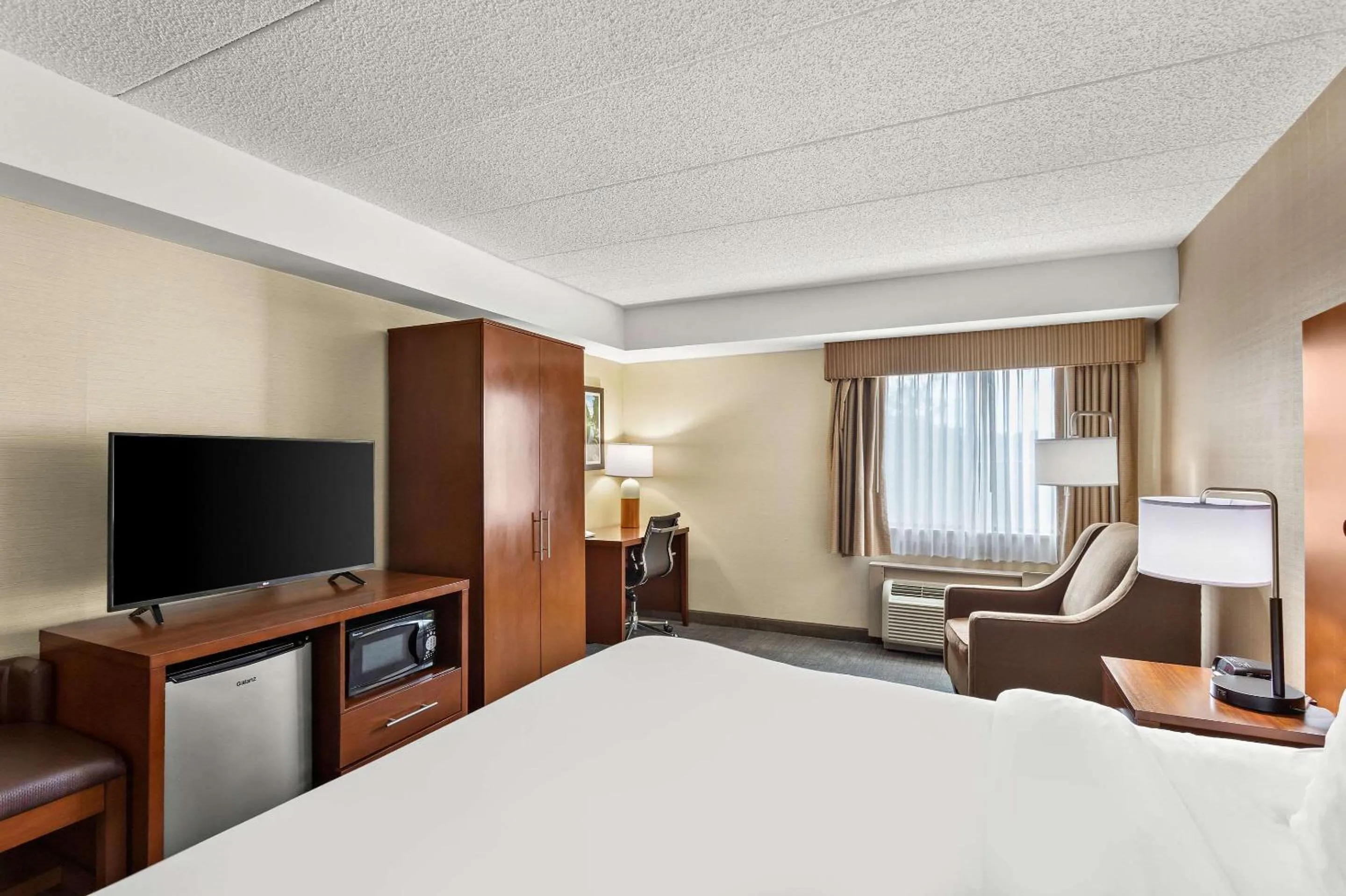 Bedroom, Bed in Comfort Inn White River Junction