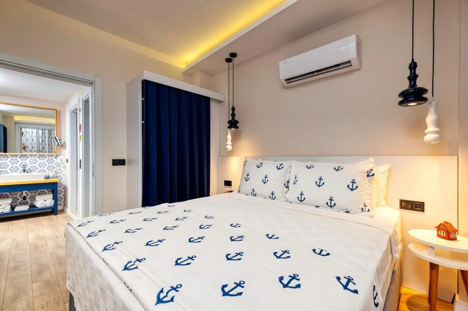 Facade/entrance, Bed in Ece Marina Suites